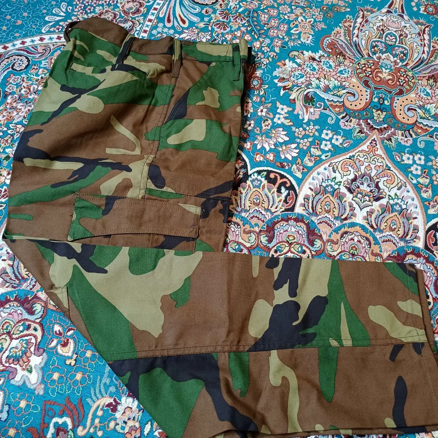 لباس پلنگی|لباس|ایوانکی, |دیوار