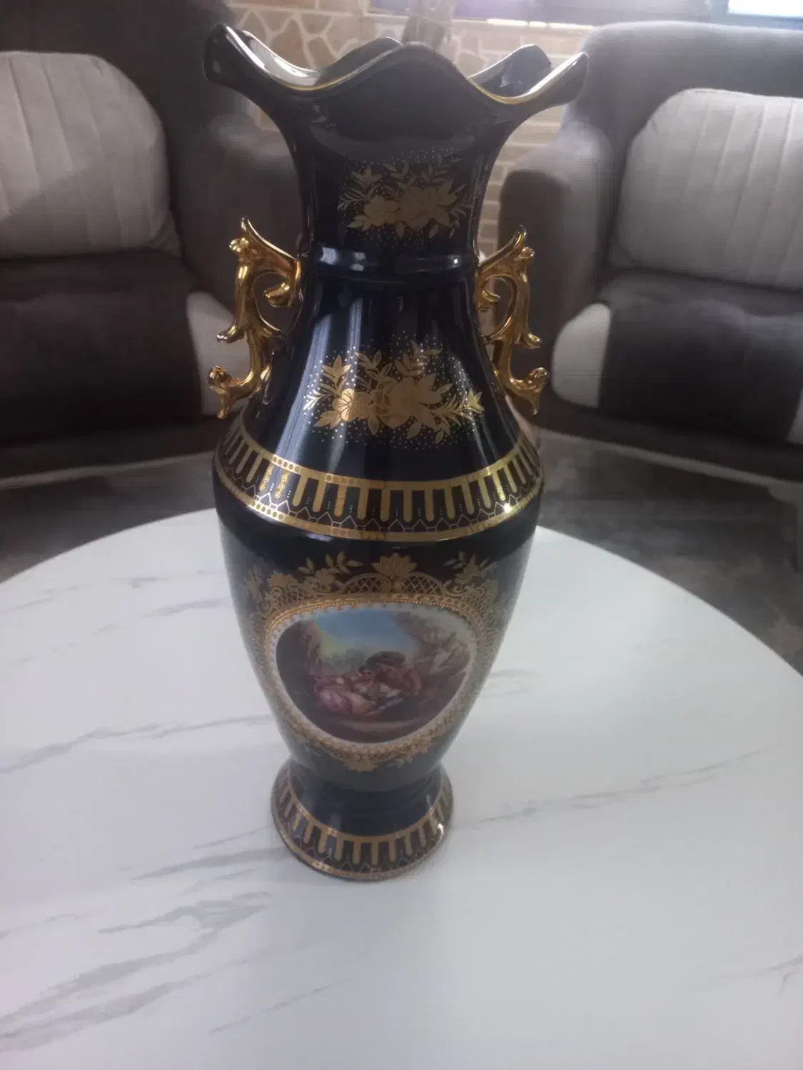 گلدان بزرگ سورمه ای طلاکوب با یه ترگ کوچیک|صنایع دستی و سایر لوازم تزئینی|هشتگرد, شهرک بعثت|دیوار