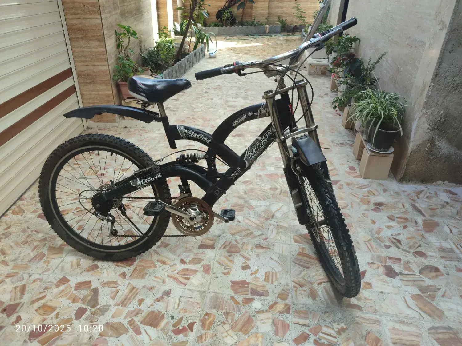 دوچرخه|دوچرخه، اسکیت، اسکوتر|شفت, |دیوار