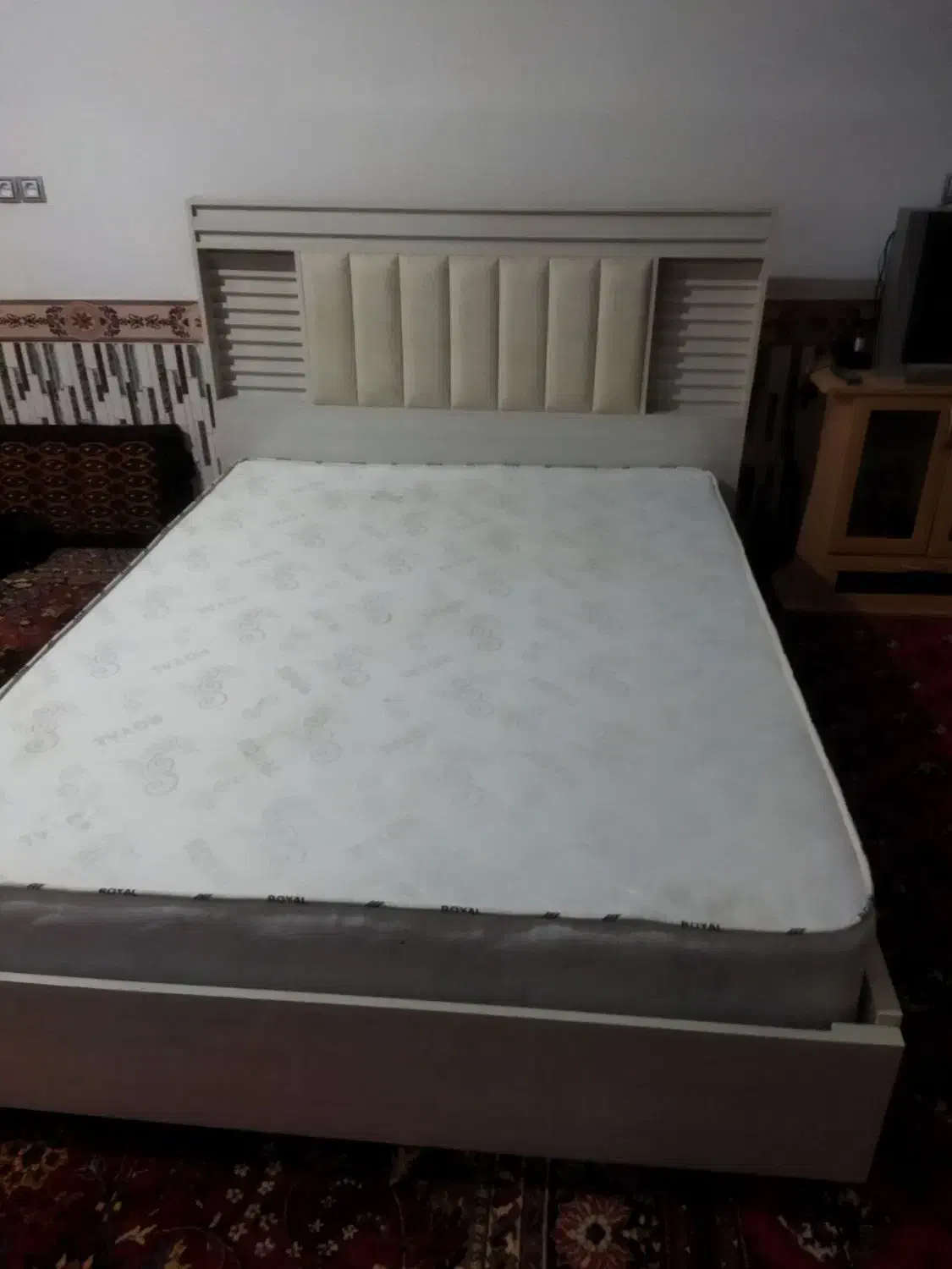 تخت|تخت و سرویس خواب|آق قلا, |دیوار