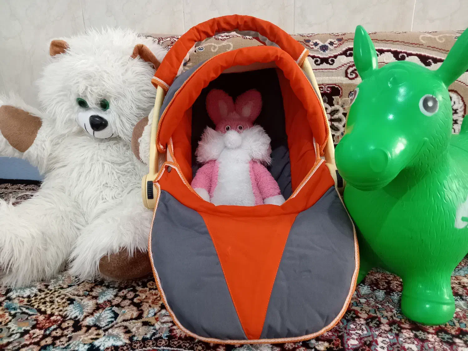 کریرهمراه با عروسک خرس خرگوش واسب بادی 400تومان|اسباب و اثاث بچه|تربت‌حیدریه, پائین ولایت|دیوار