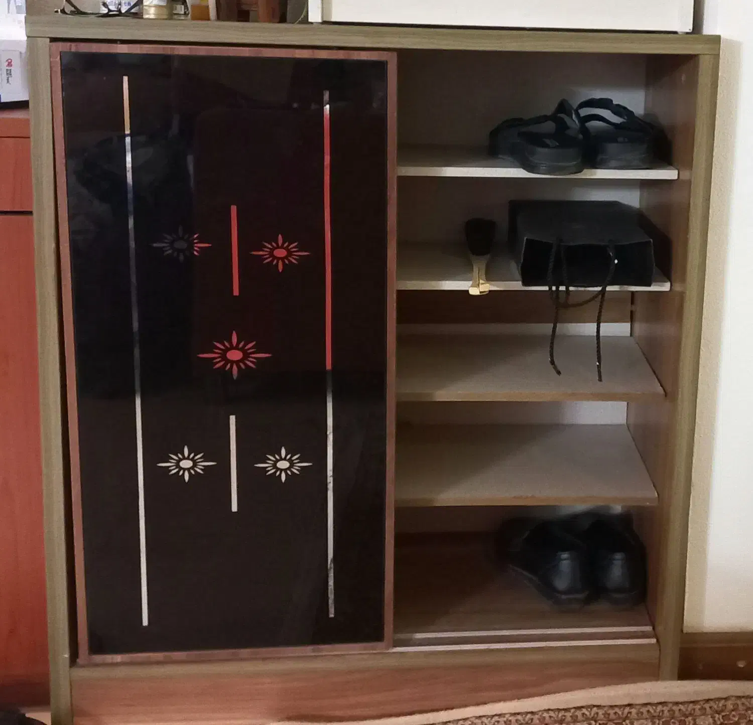 جا کفشی.|جاکفشی، کمد، دراور|کیش, |دیوار