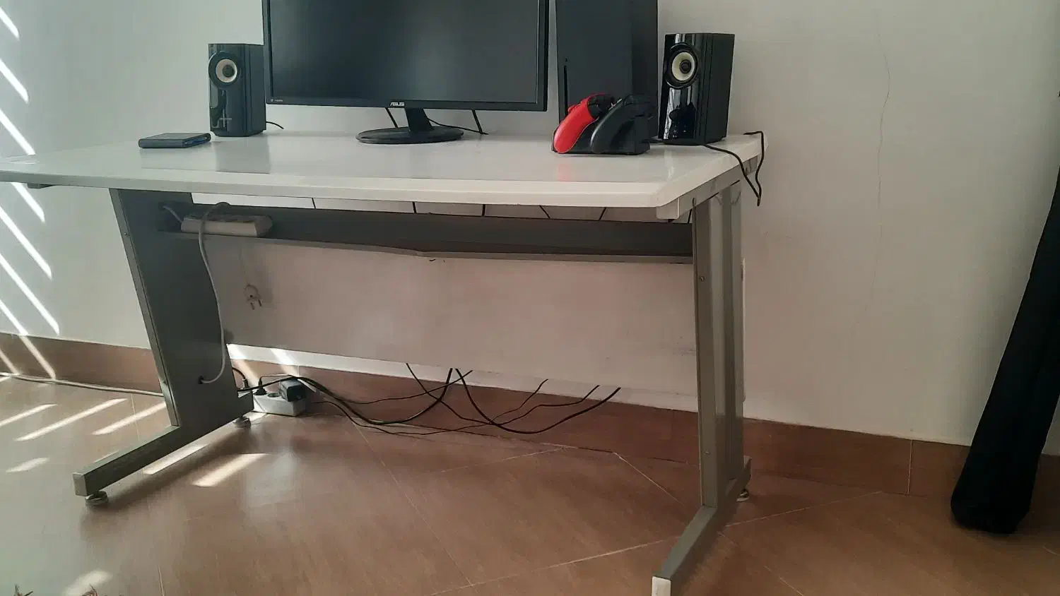 میز کامیپوتر ابعاد ( 73 × 75 × 130 )|میز تحریر و کامپیوتر|بروجرد, |دیوار