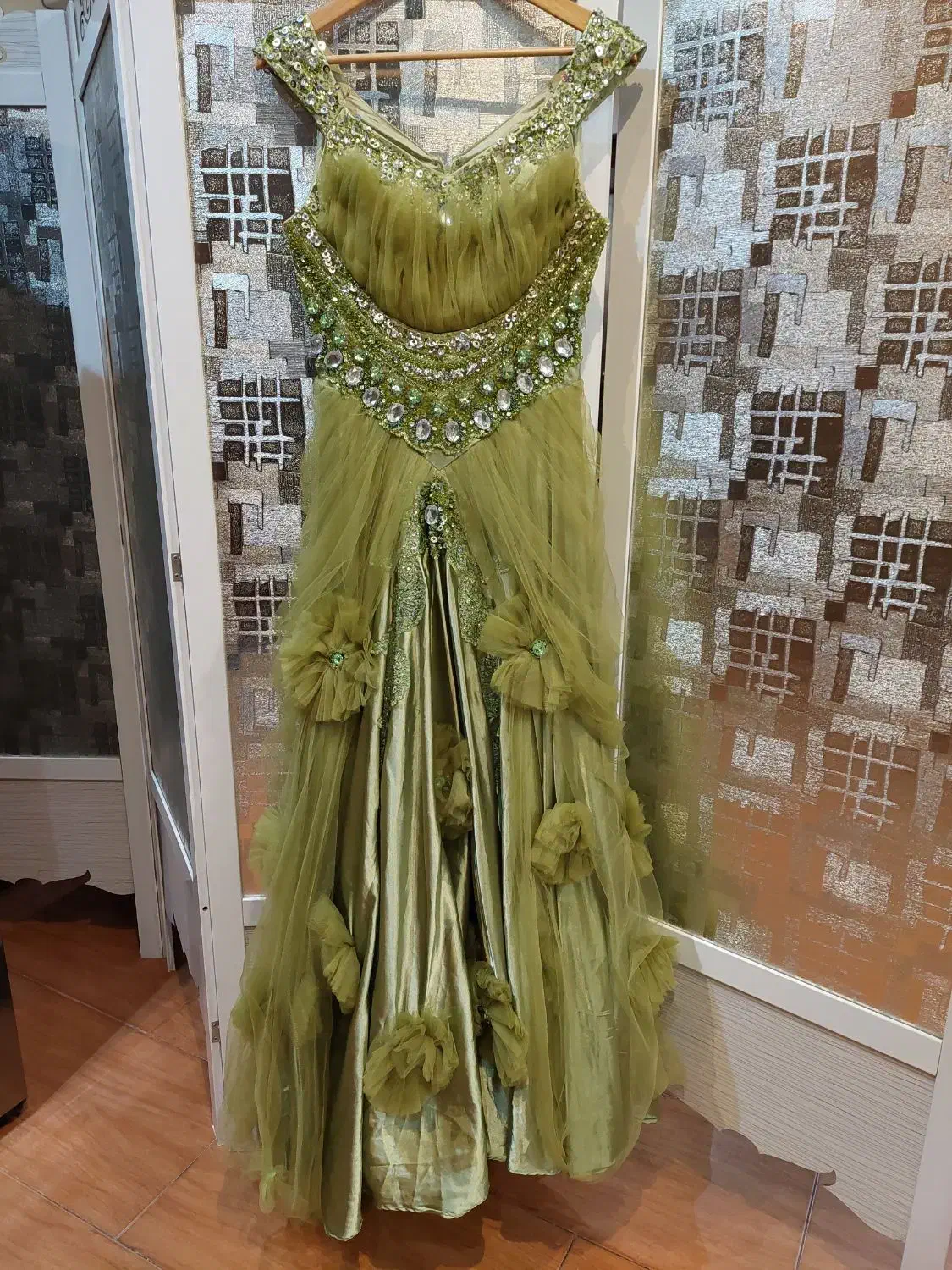 لباسهای زنانه|لباس|رشت, گلسار|دیوار