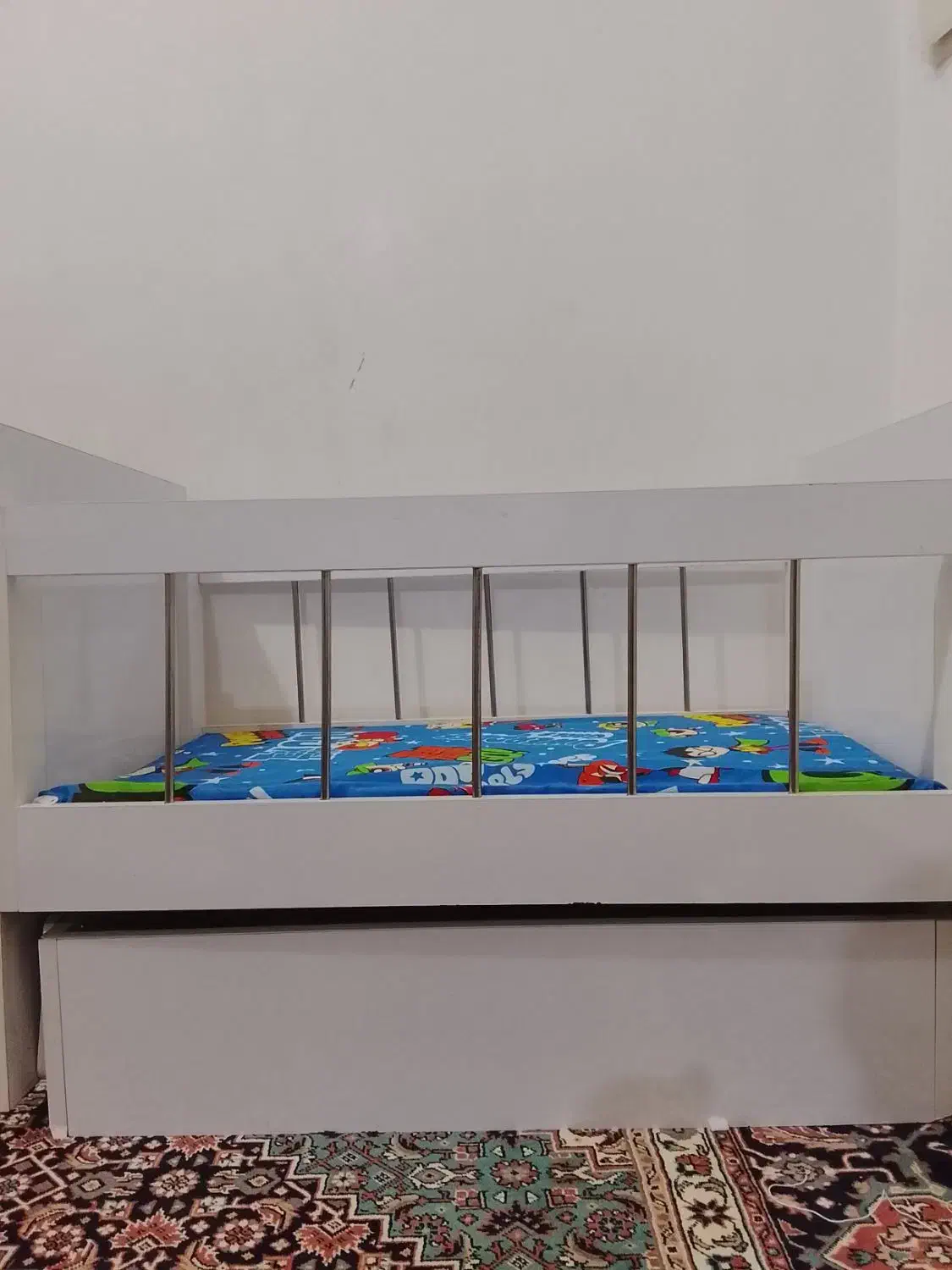 تخت گهواره ای نوزاد|تخت و صندلی بچه|سردرود, |دیوار