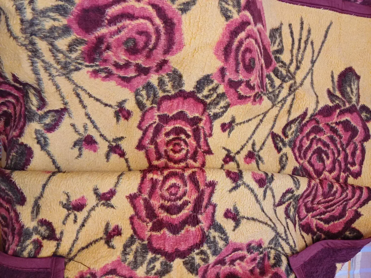 پتوی مسافرتی|رختخواب، بالش، پتو|تبریز, |دیوار