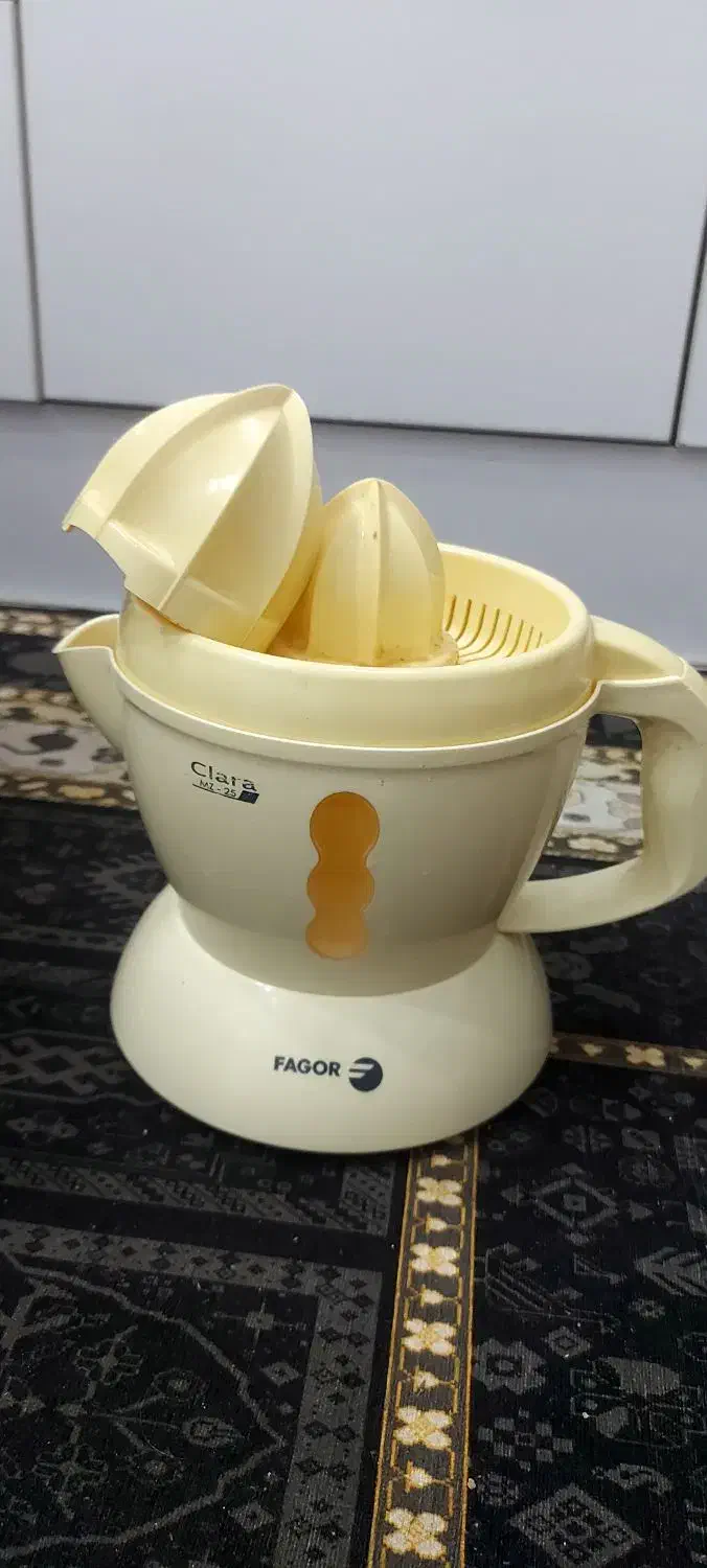 آب میوه گیر|آبمیوهگیر و آبمرکباتگیر|قم, باجک سه|دیوار