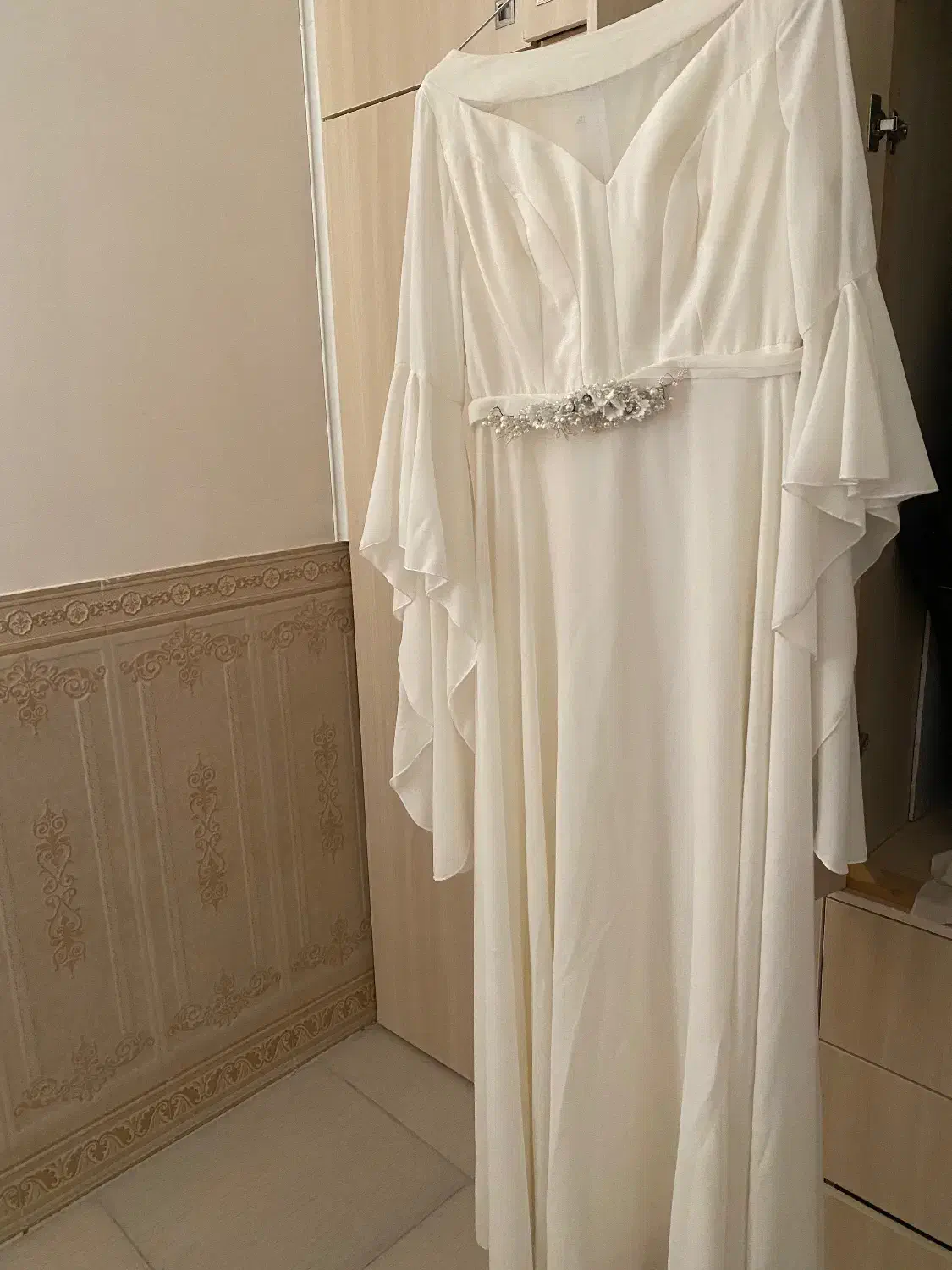 لباس سفید نو|لباس|ورامین, ورامین|دیوار