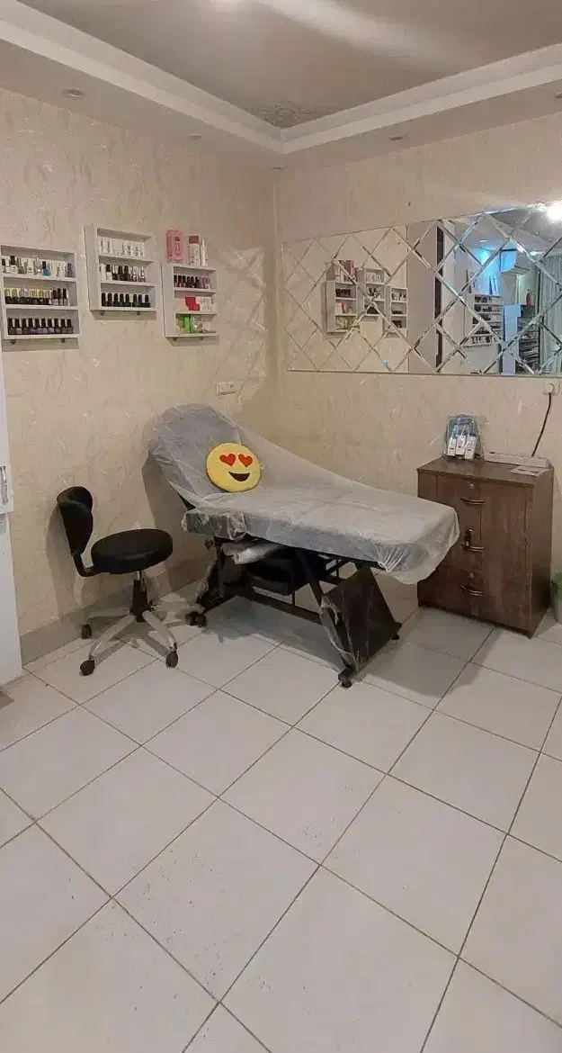 اجاره تخت مژه/فیبروز/فیشال در سالن زیبایی|آرایشگاه و سالن‌های زیبایی|اصفهان, جلفا|دیوار