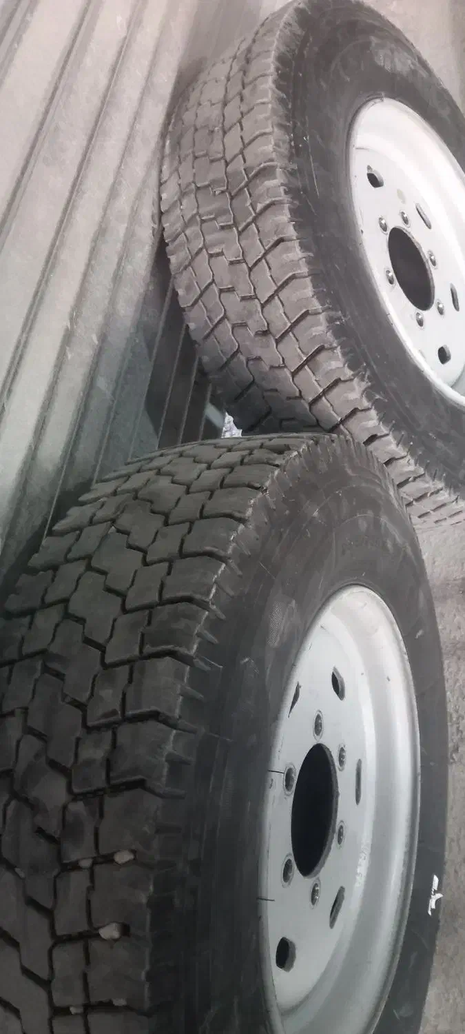 یک جفت لاستیک گل عقب نیسان ۹۰ درصد با رینگ ترک|قطعات یدکی و لوازم جانبی|بافت, |دیوار