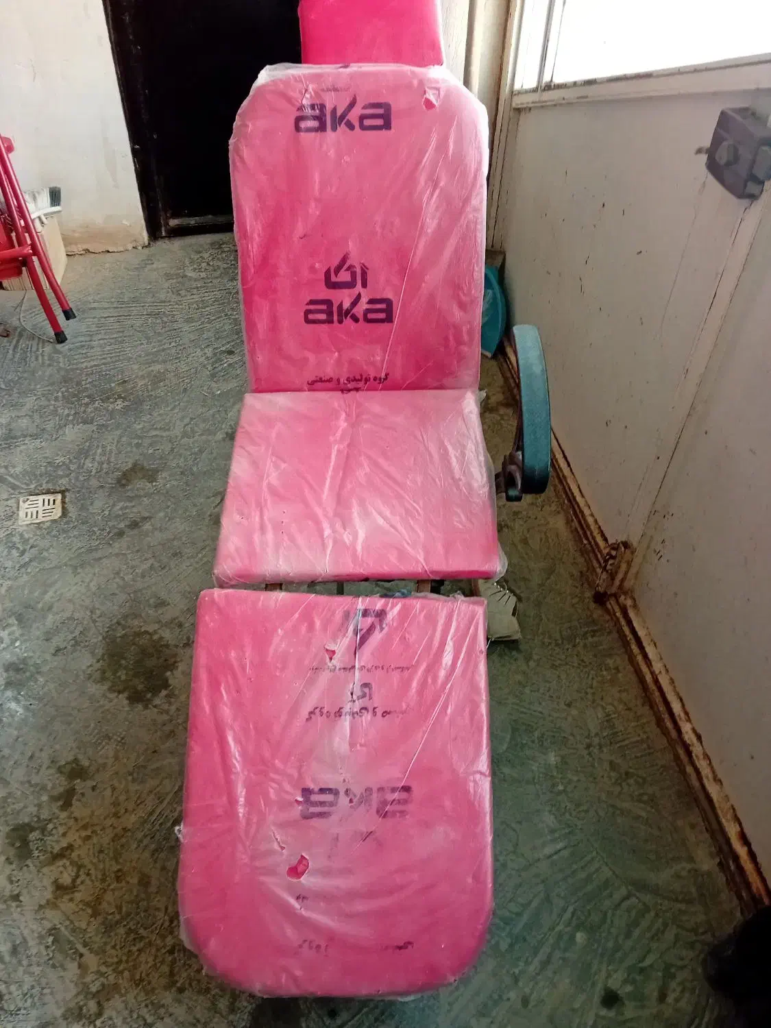 صندلی آرایشی|آرایشگاه و سالن‌های زیبایی|ارومیه, |دیوار