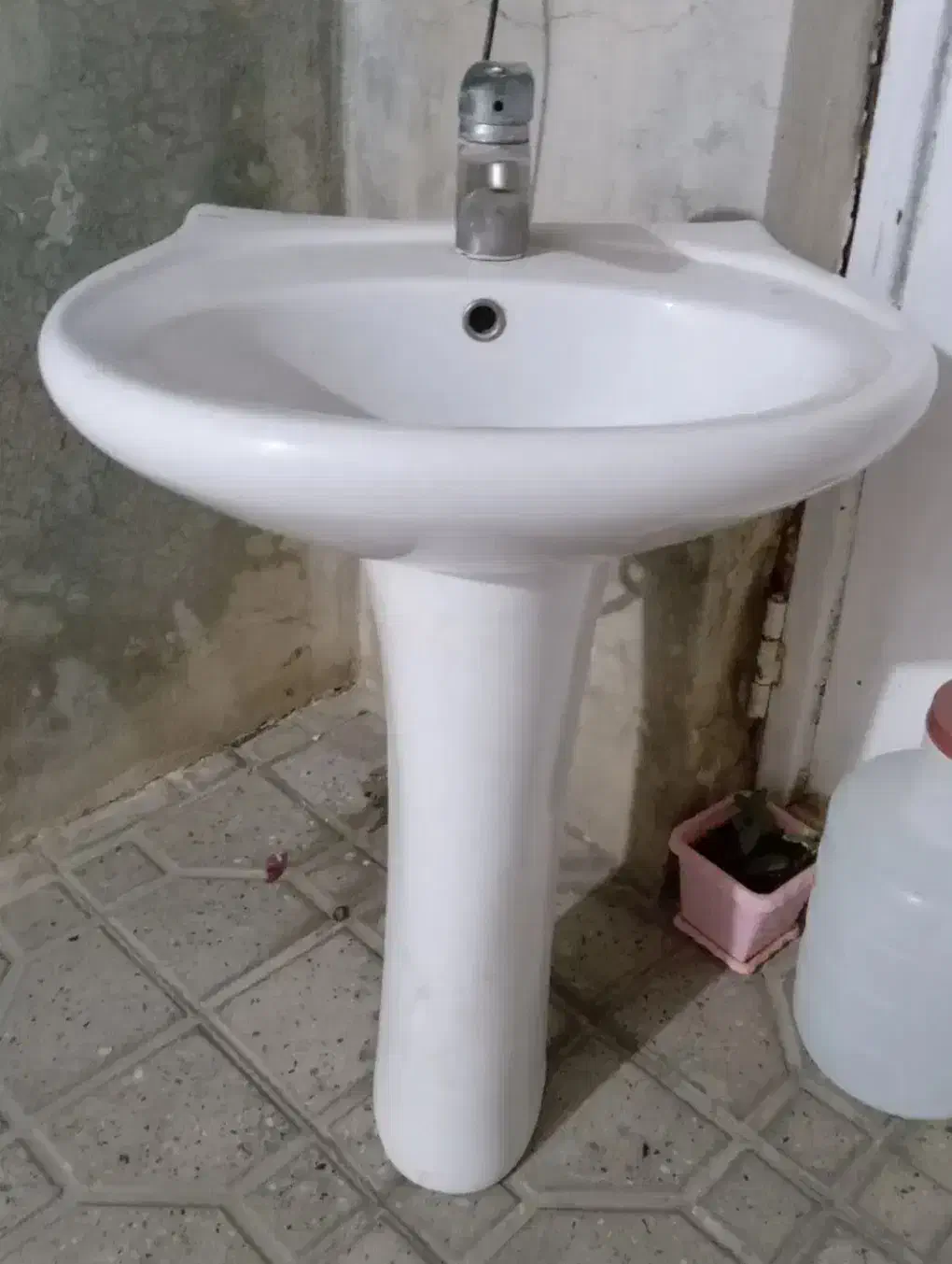 روشویی بهمراه شیرآب و کنسول آیینه|لوازم سرویس بهداشتی|قروه, |دیوار