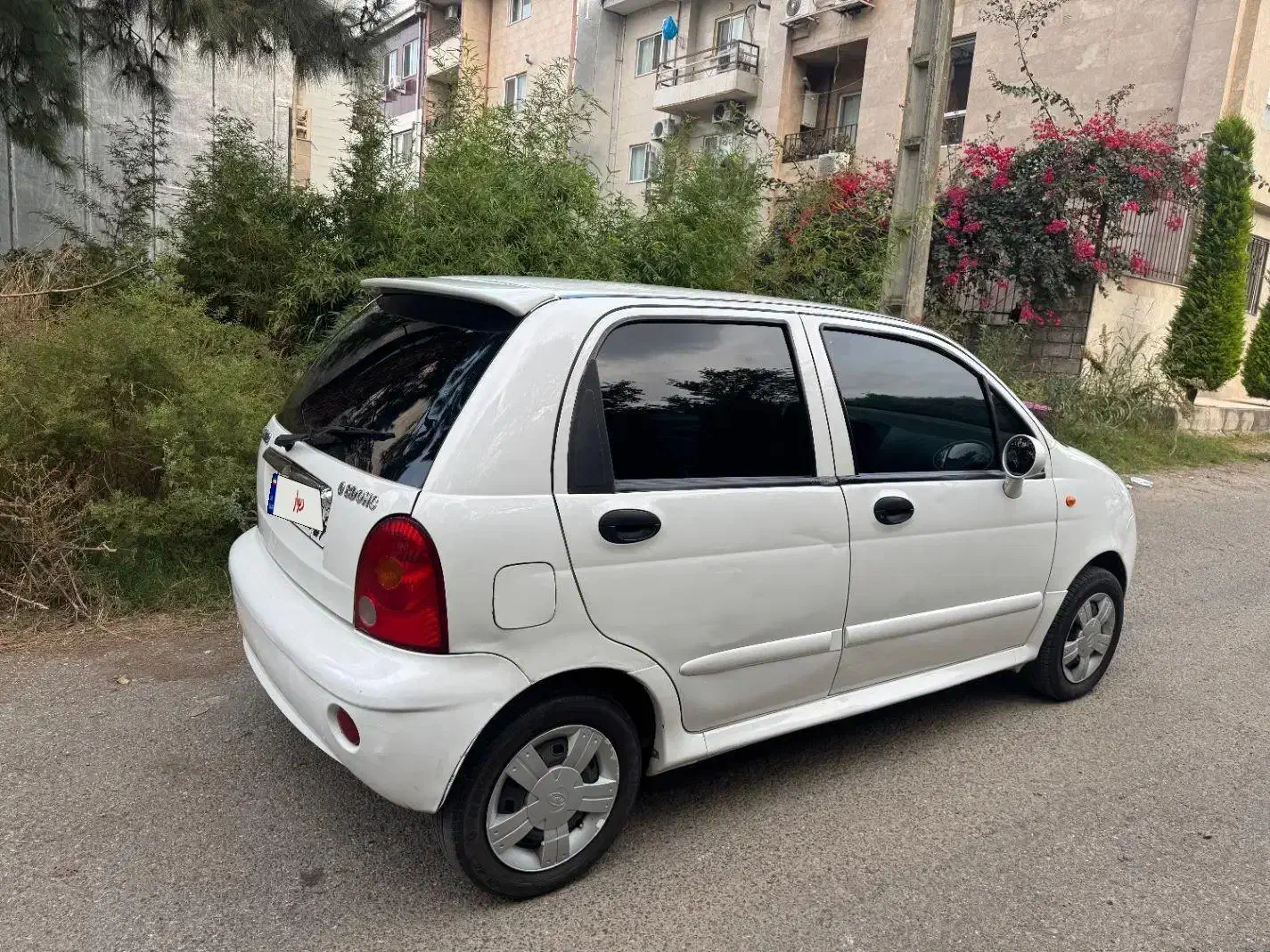 ام وی ام ۱۱۰|خودرو سواری و وانت|لاهیجان, قیام|دیوار