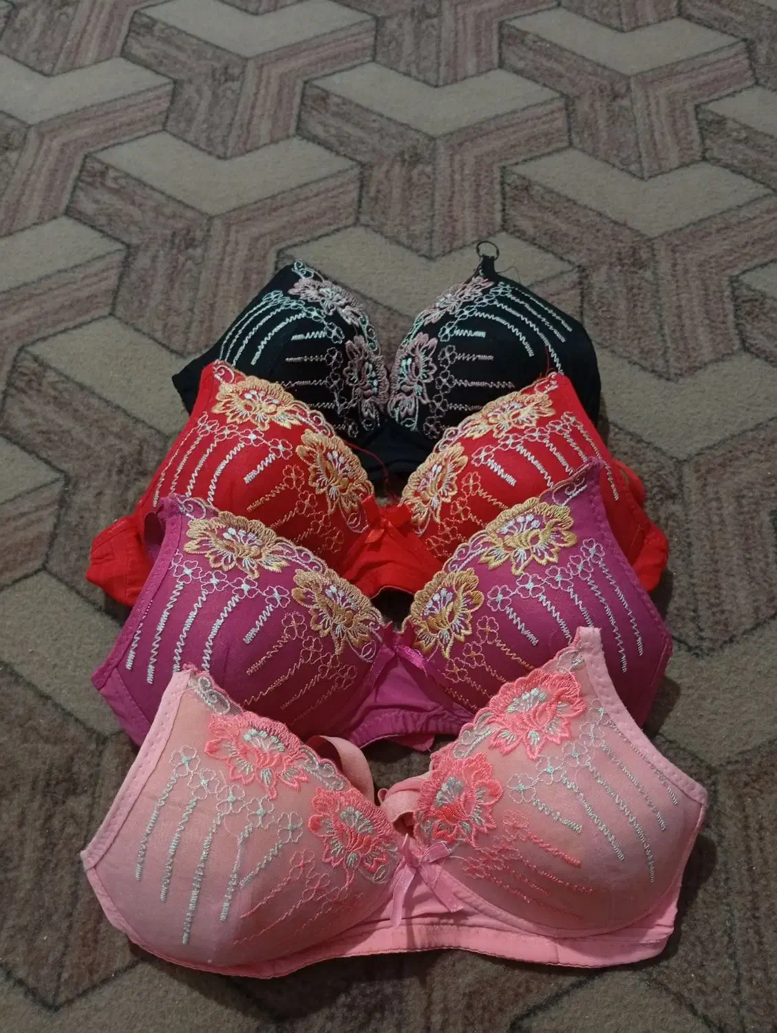 سوتین|لباس|شیراز, شهرک مفتح|دیوار