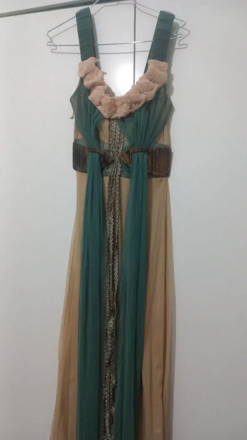 چند دست لباس مجلسی|لباس|رباطکریم, نصیرشهر|دیوار