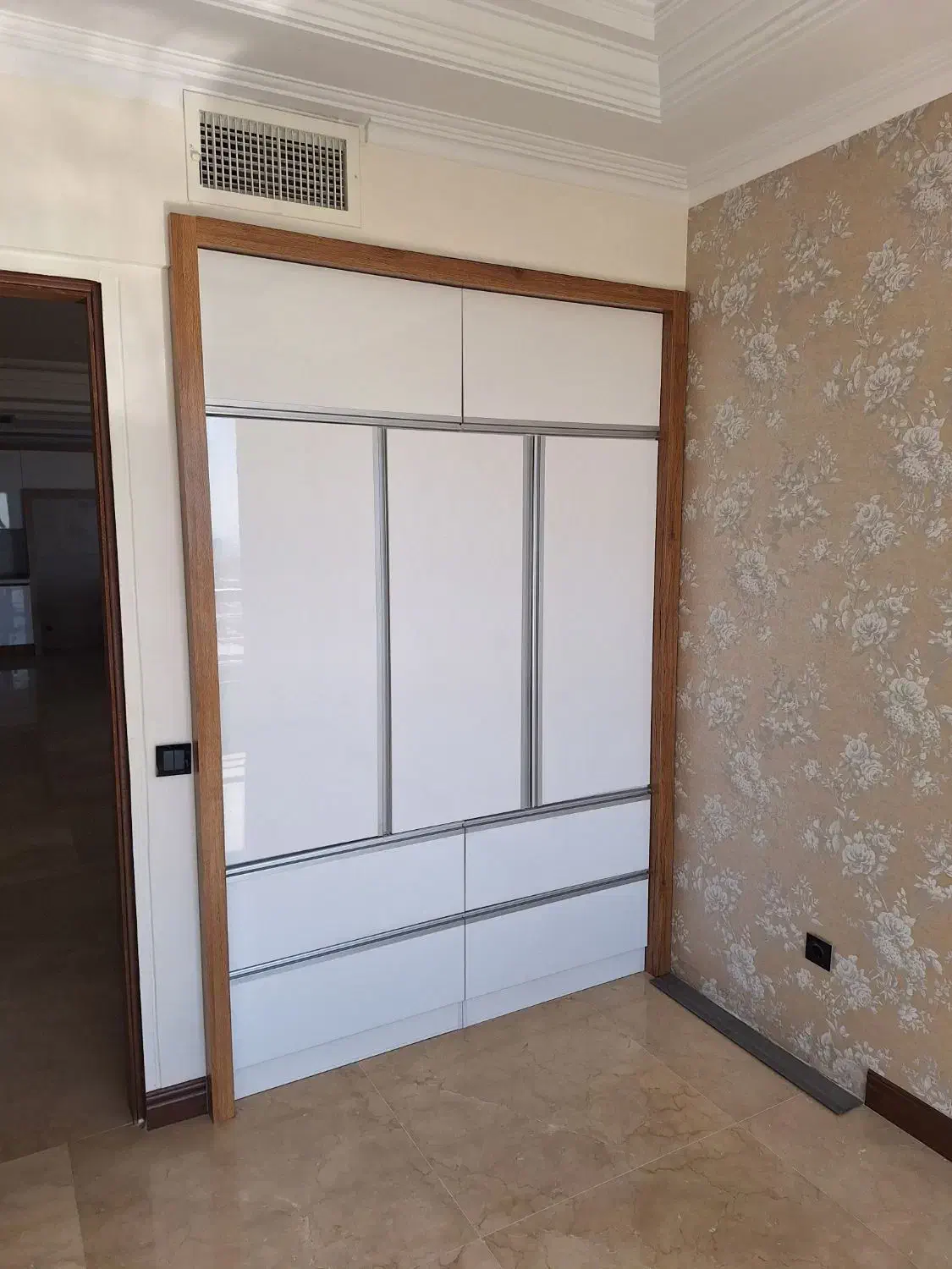 ۱۳۰ متر  دو خواب نوساز شهران جنوبی