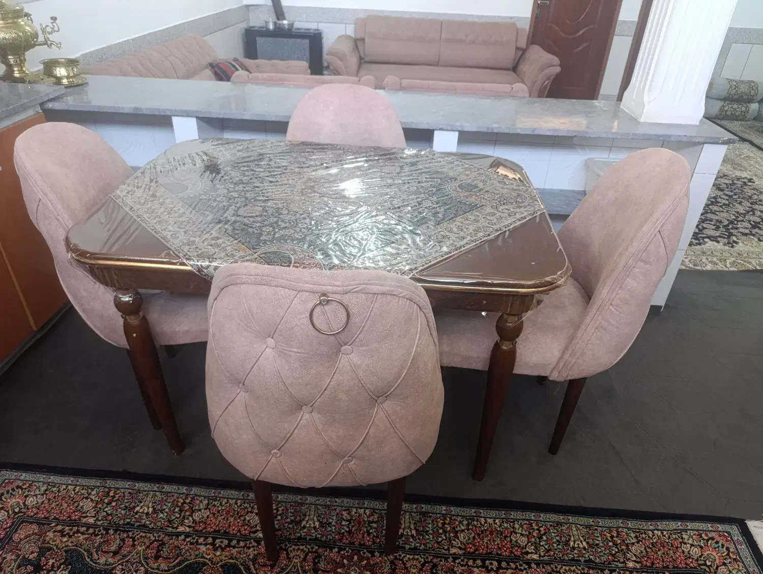 میز نهار خوری در حد نو|میز و صندلی غذاخوری|خواف, |دیوار