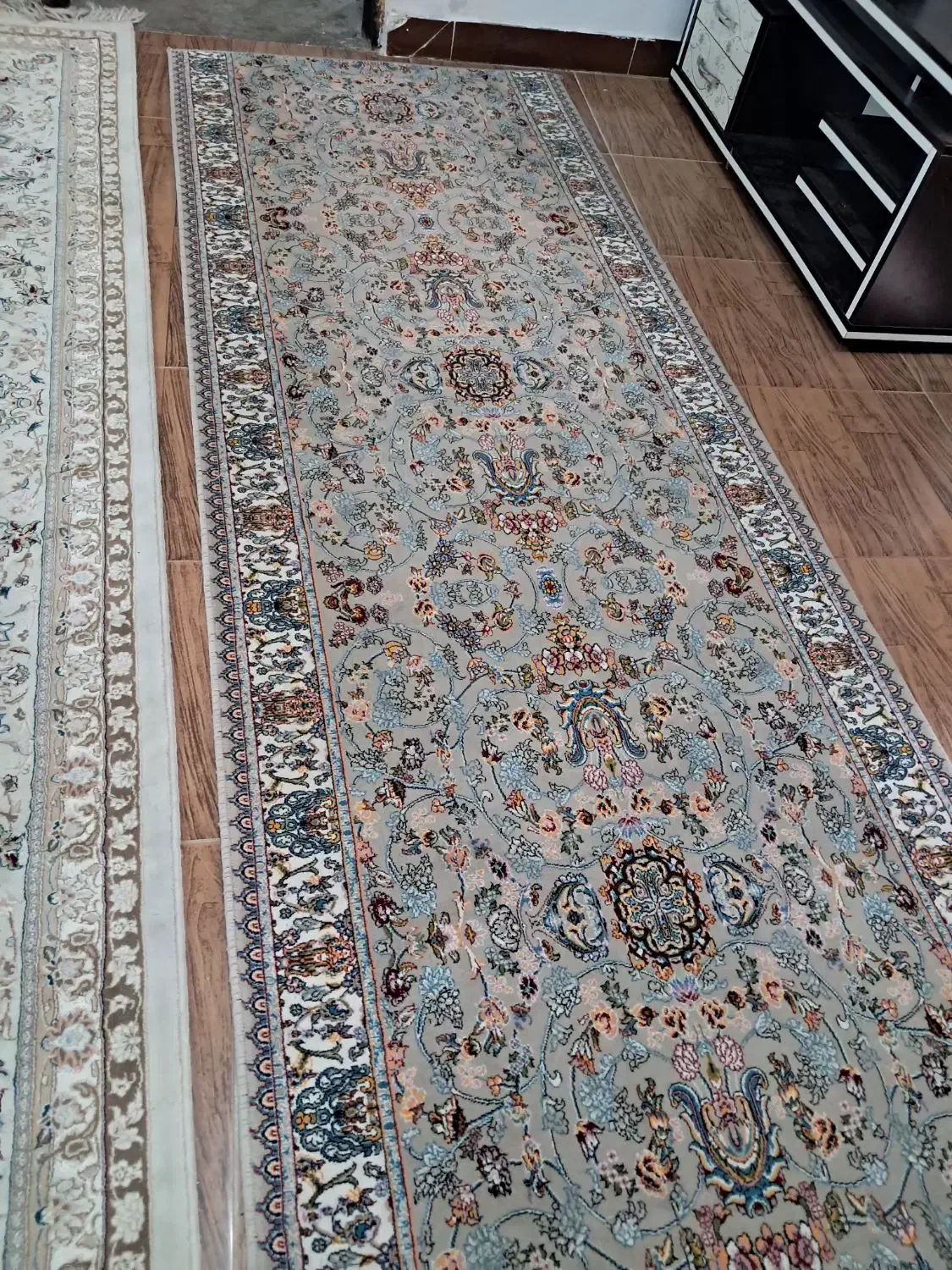 فرش کناره ۵۰۰شانه یکمتردر۳متر|فرش|رشت, جانبازان|دیوار