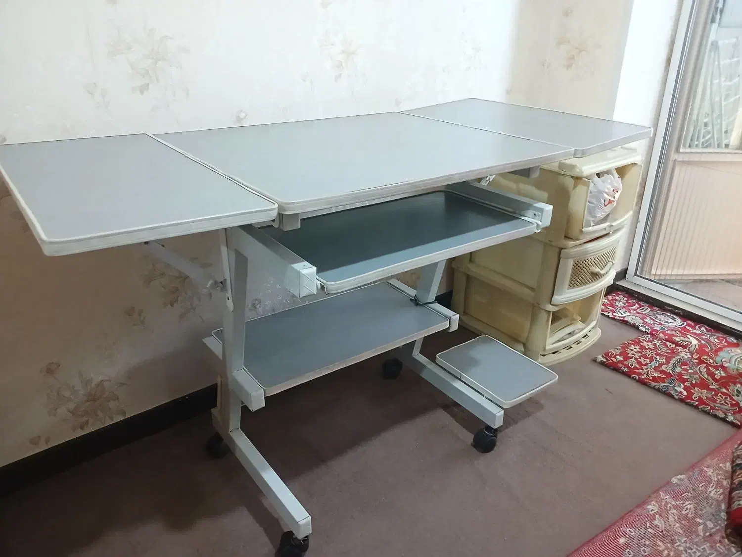 میز کامپیوتر در حد نو|میز تحریر و کامپیوتر|اسلام‌شهر, شهرک مفیدی|دیوار