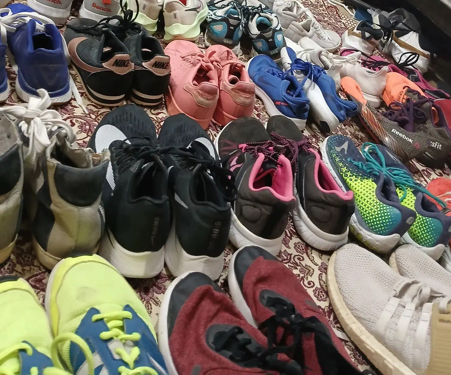 عمده / اورجینال / تانا استوک|کیف، کفش، کمربند|شاهینشهر, فردوسی|دیوار