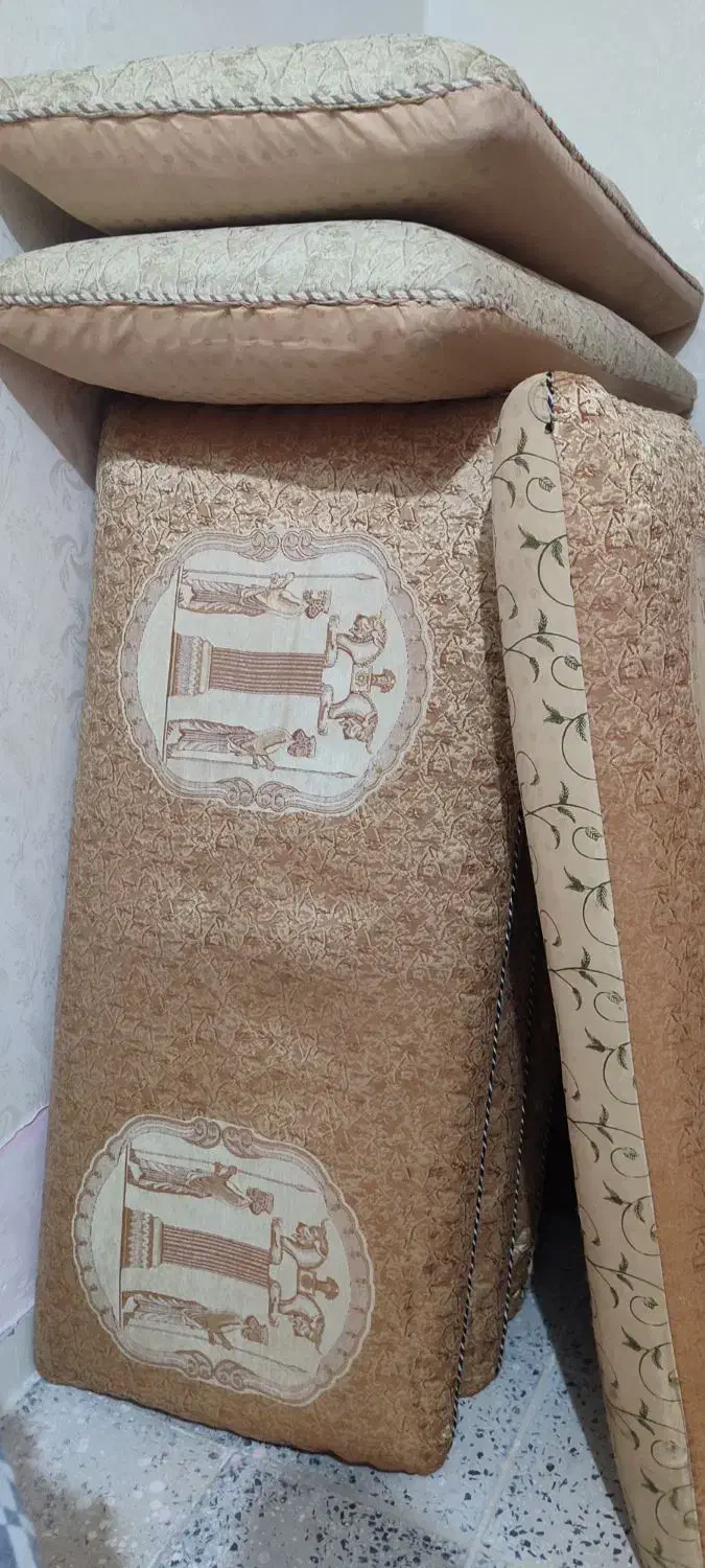 عدد پشتی در حد نو|پشتی|دزفول, |دیوار