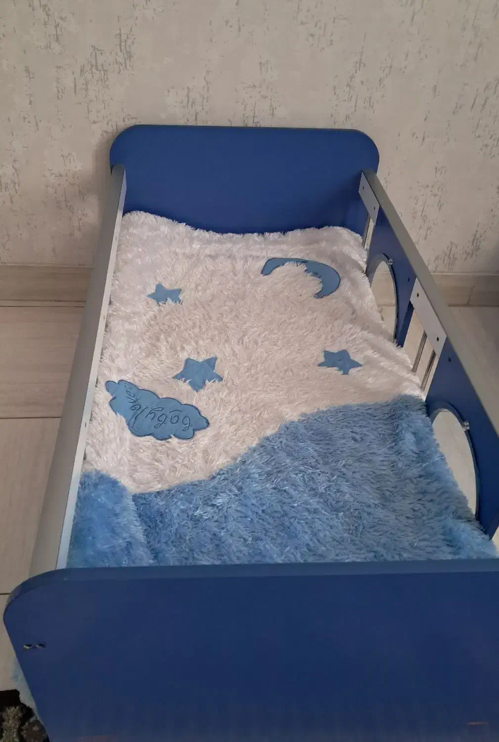 تخت بچهگانه در حد نو همراه با تشک|تخت و صندلی بچه|محلات, |دیوار