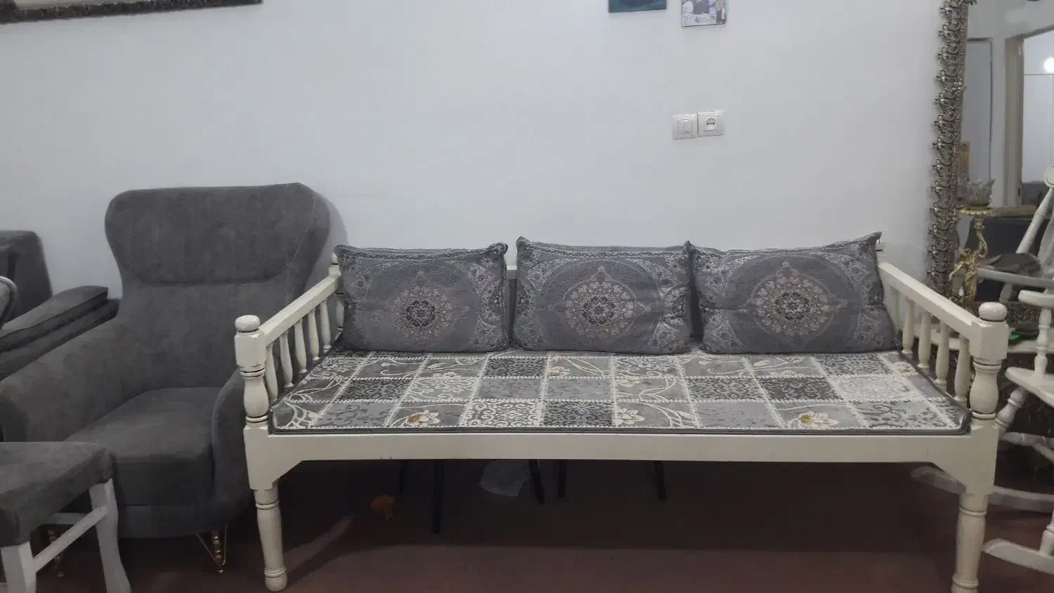 نیمکت سنتی|صندلی و نیمکت|بروجرد, |دیوار