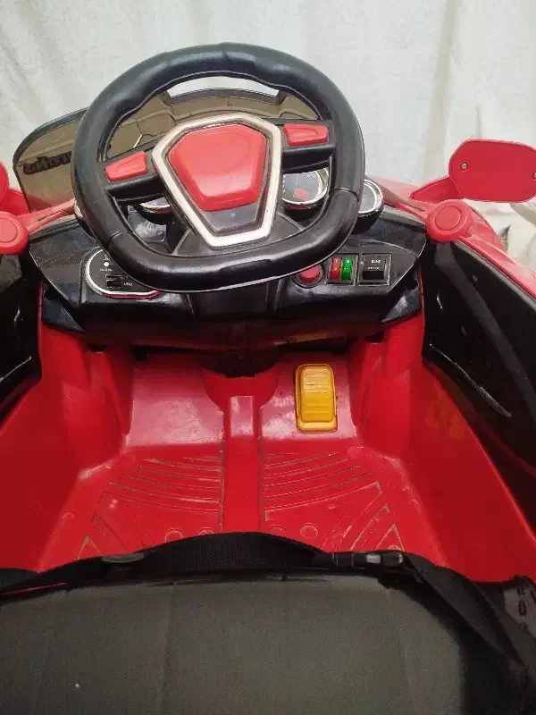 ماشین شارژی|اسباب‌بازی بچه|بشاریات, |دیوار