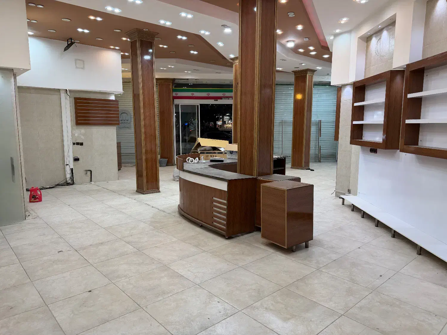 اجاره ۴ دهنه مغازه چهاراه جانبازان|اجارهٔ مغازه و غرفه|سیرجان, |دیوار