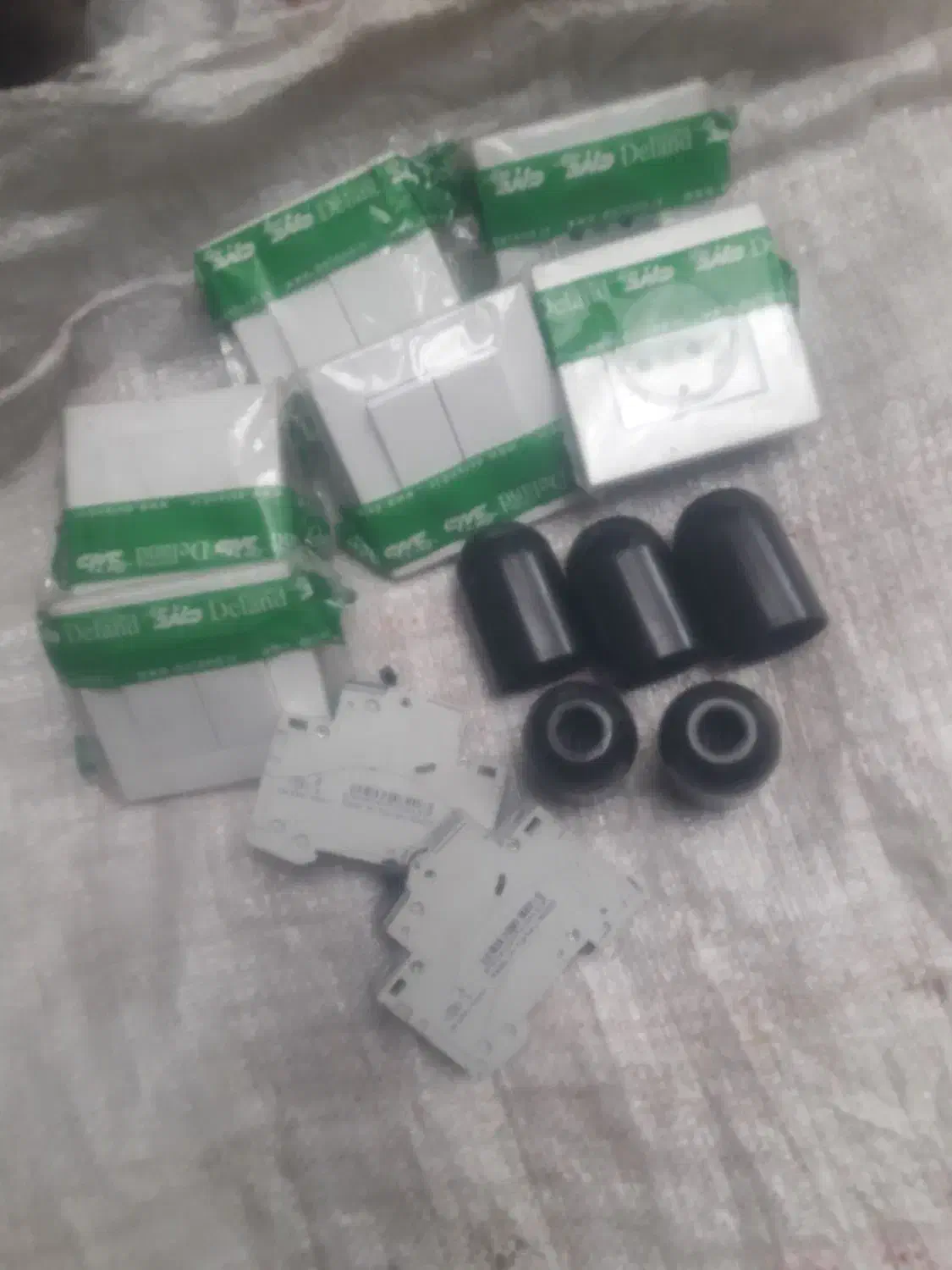 لوازم برقی کلید وپریز|مصالح و تجهیزات ساختمان|تنکابن, |دیوار