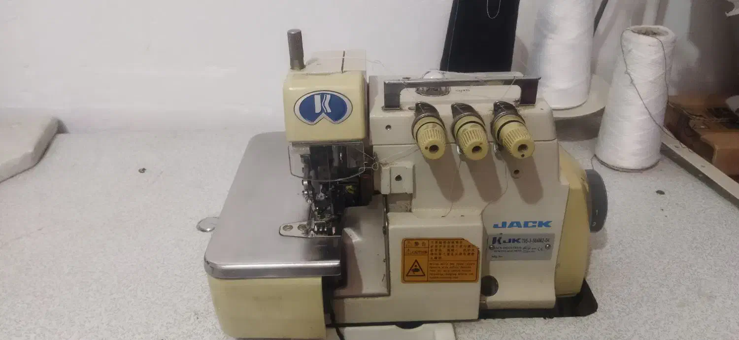 چرخ صنعتی  سردوز و راسته دوز و اتو مخزن دار|چرخ خیاطی و ریسندگی|رفسنجان, |دیوار