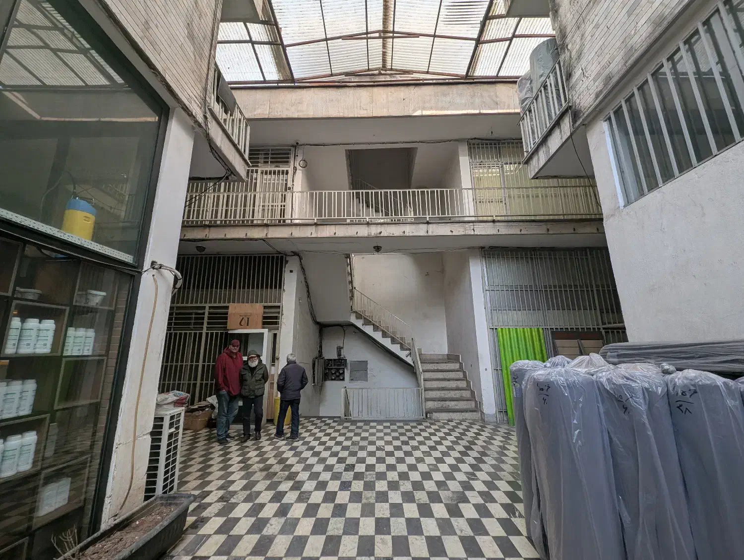 مغازه، دفتر و انبار تجاری|فروش مغازه و غرفه|تهران, بازار|دیوار