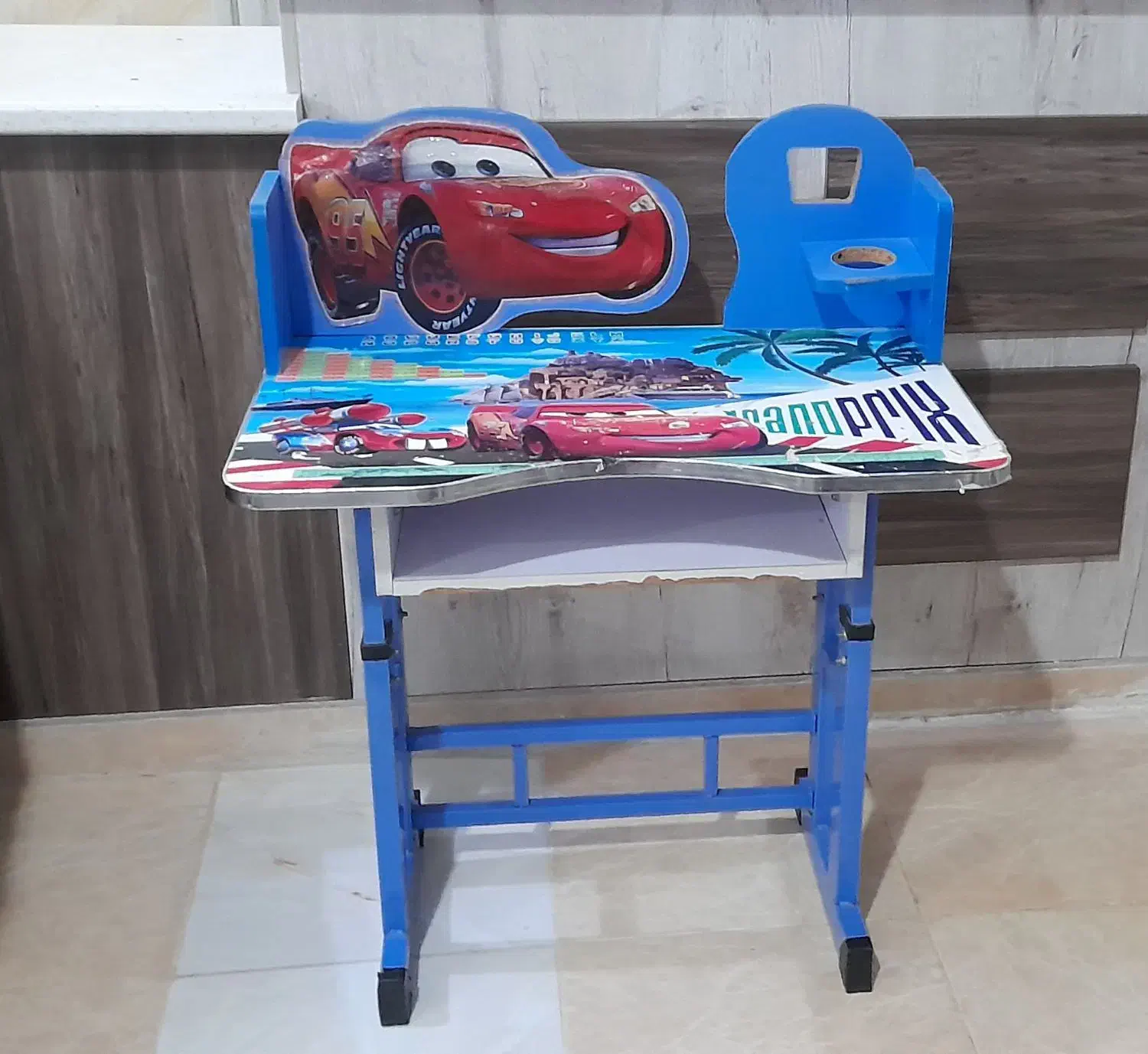 میز تحریر|میز تحریر و کامپیوتر|رشت, باهنر|دیوار