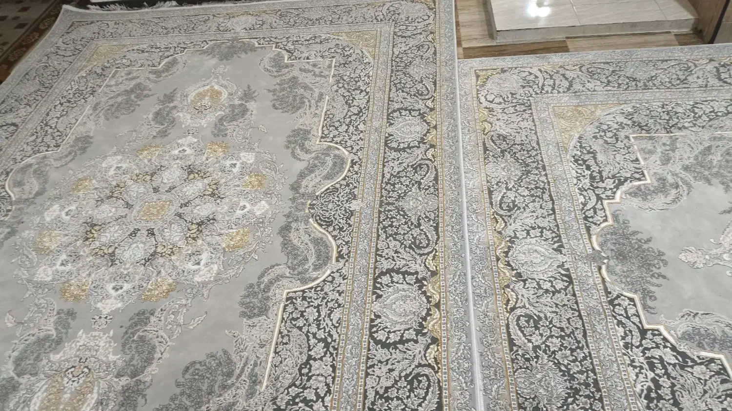 یک جفت قالی 9 متری|فرش|صدرا-فارس, فاز ۲|دیوار