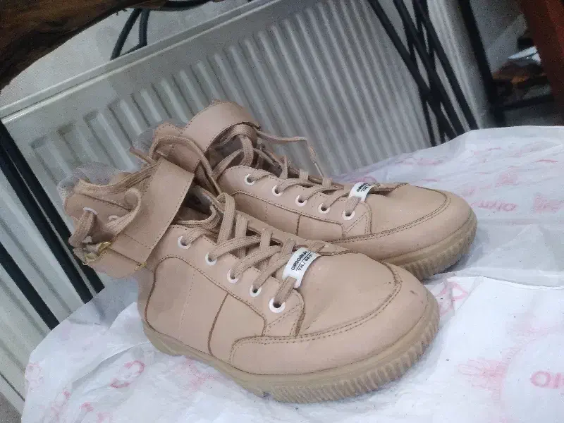 نیم بوت خارجی 38 و39|کیف، کفش، کمربند|پرند, فاز ۳|دیوار