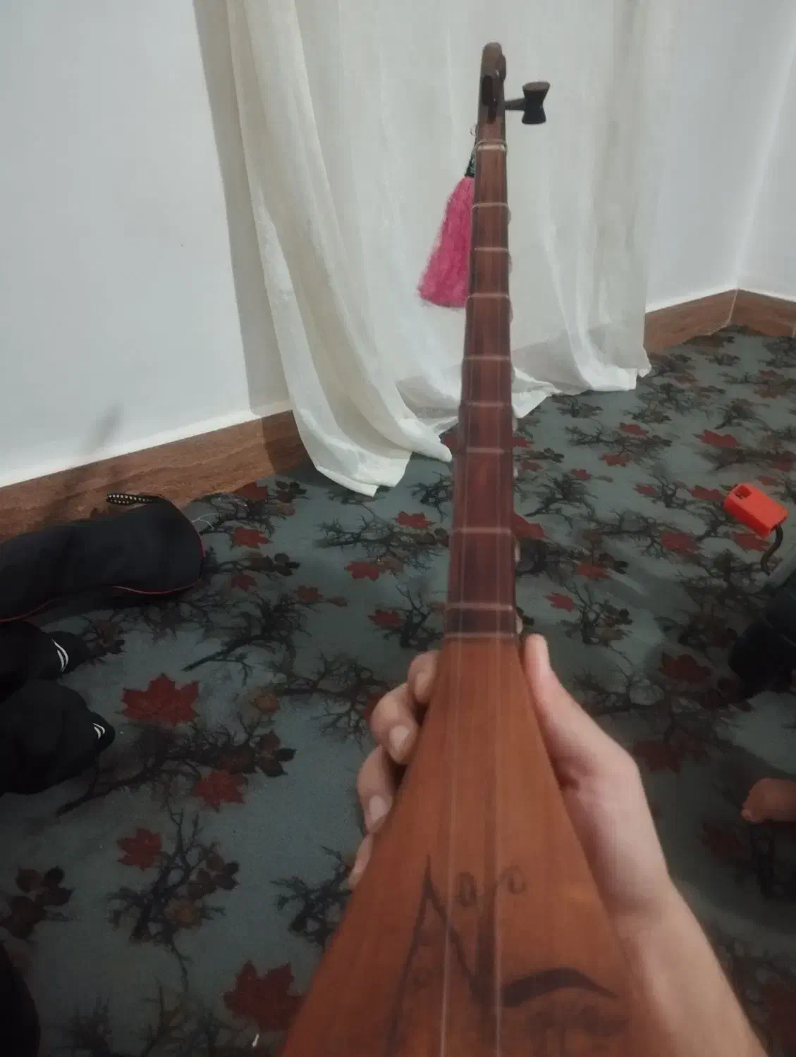 دوتار تربت|سازهای سنتی|انبارآلوم, |دیوار