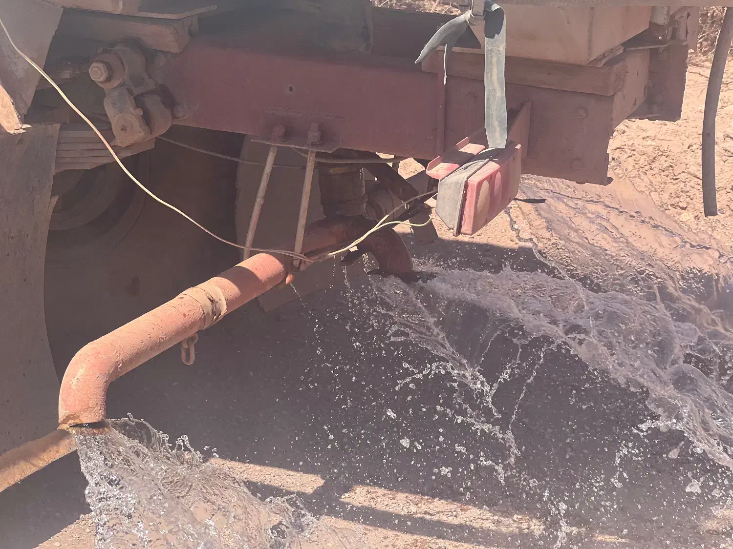 نیاز به راننده لودر و تانکر ابپاش|استخدام حمل و نقل|رفسنجان, |دیوار