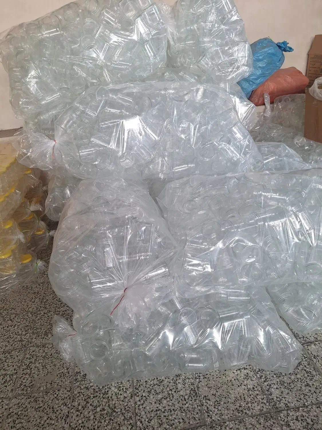 ظرف نیم کیلویی پلاستیک 2100عدد بسته ای 150 دونه|ظروف نگهدارنده، پلاستیکی، یک‌بارمصرف|الیگودرز, |دیوار