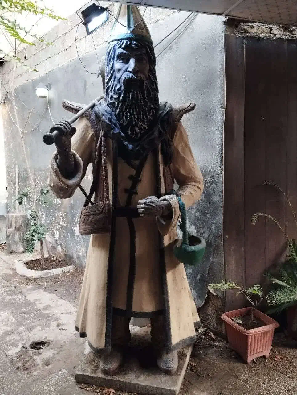مجسمه بتنی درویش|مجسمه، تندیس، ماکت|تهران, فرحزاد|دیوار