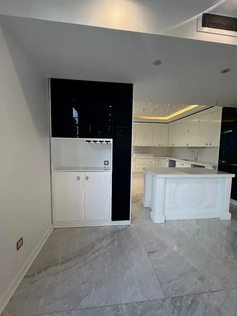 ۱۶۵ متر ۳ خواب تکواحدی ژورنالی/۲ پارکینگ سندی