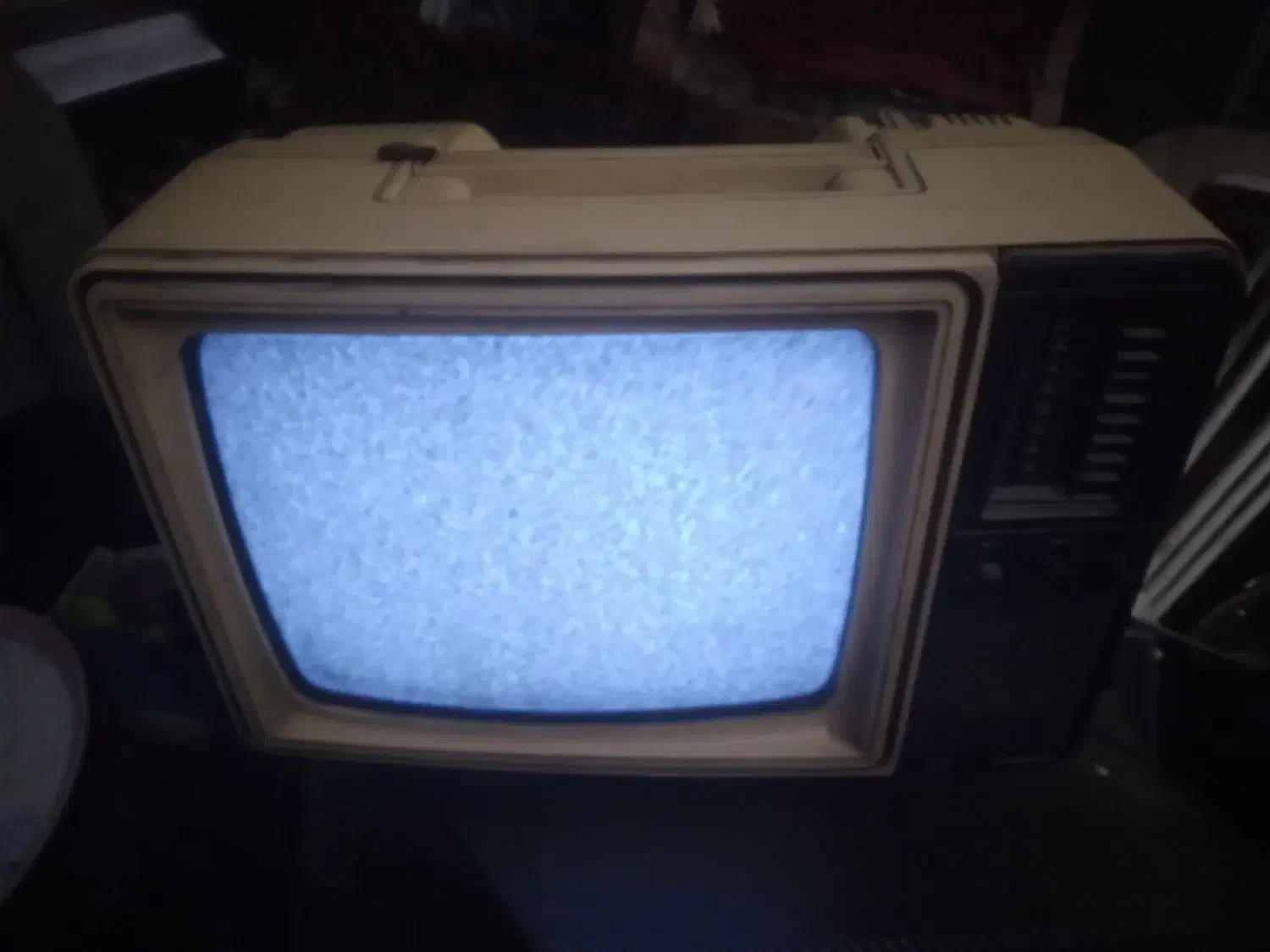 تلوزیون سیاه  سفید سالم|کلکسیون اشیاء عتیقه|گرگان, |دیوار