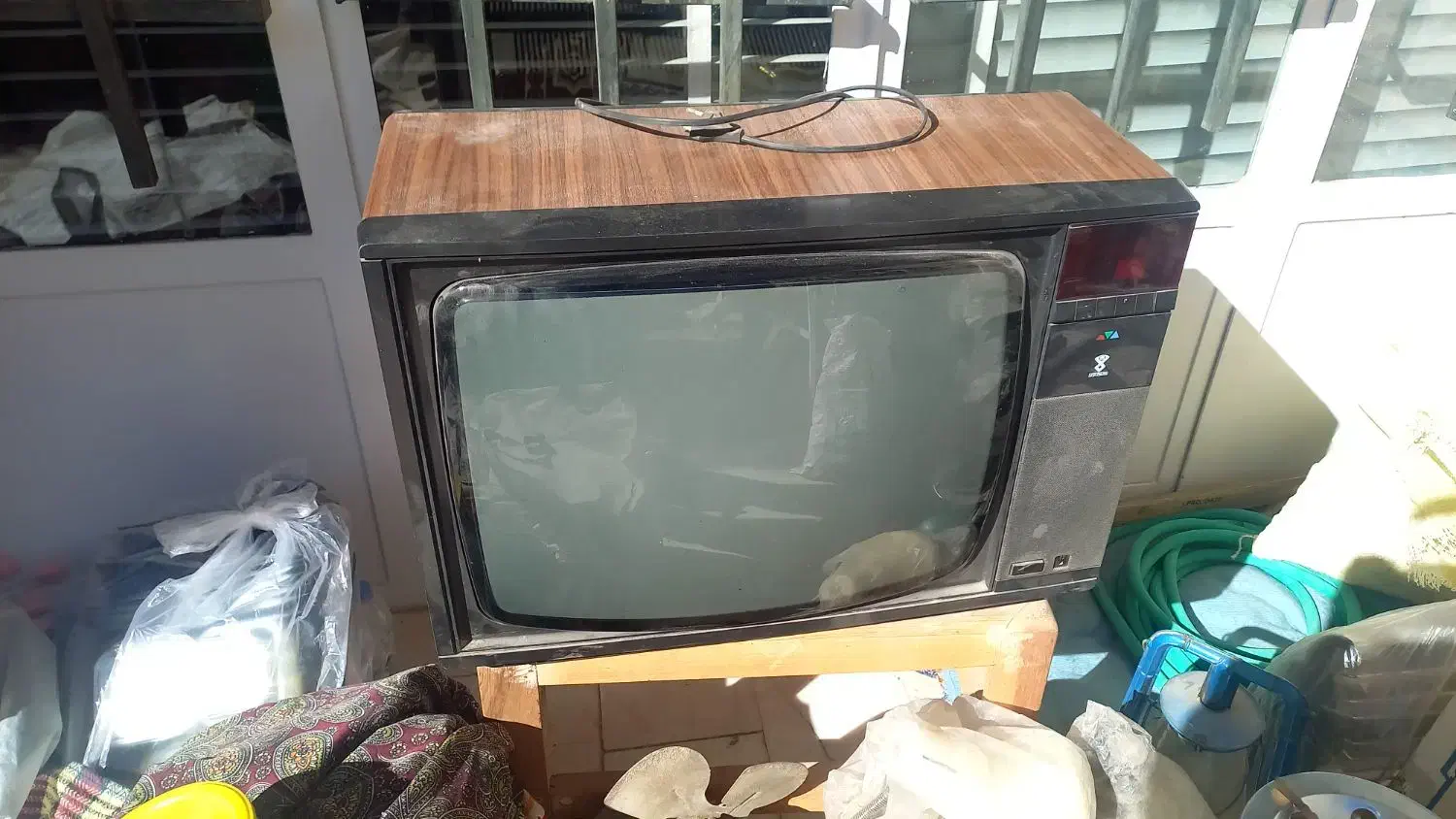 تلویزیون قدیمی|تلویزیون و پروژکتور|یزد, |دیوار