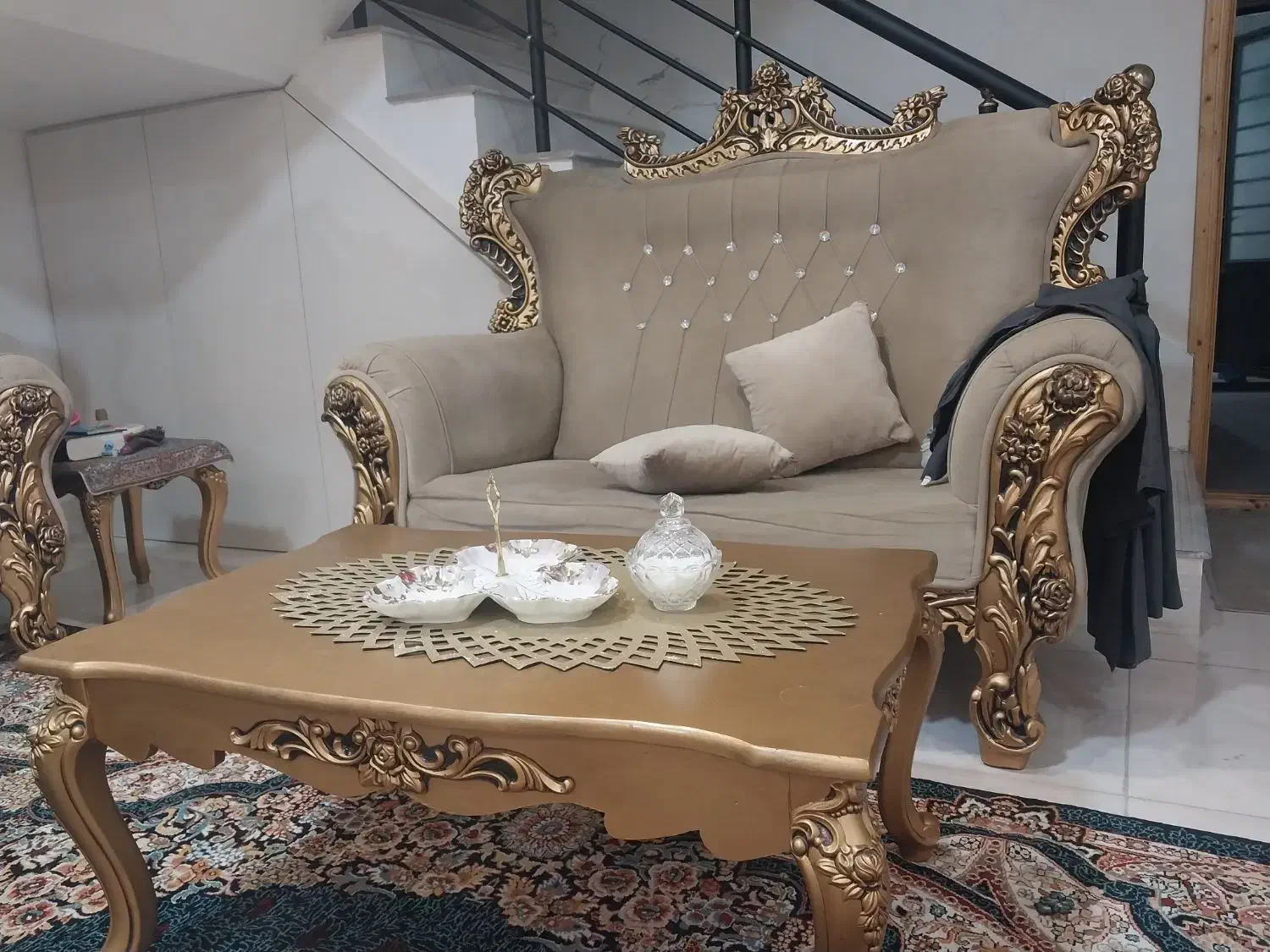 مبل سلطنتی راحتی هفت نفره ب همراه جلو مبلی|مبلمان خانگی و میز عسلی|گنبد کاووس, |دیوار