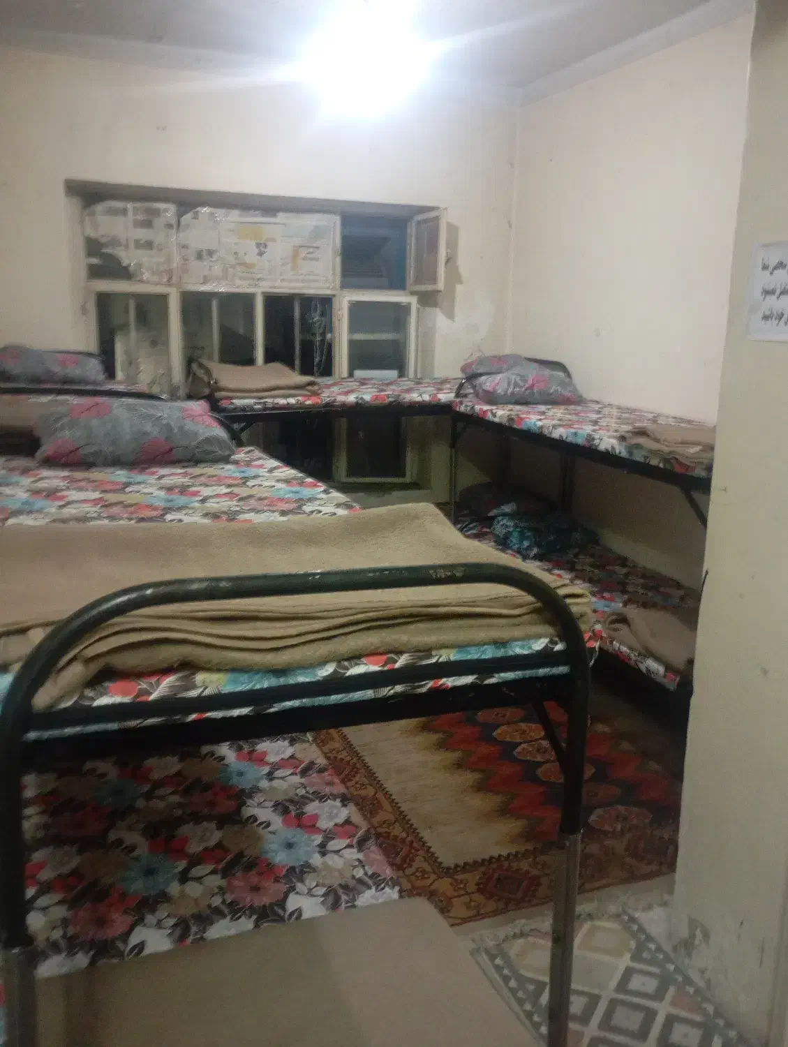 خوابگاه اقایون با تخت و کف خواب در سبلان|اجارهٔ کوتاه‌مدت آپارتمان و سوئیت|تهران, وحیدیه|دیوار