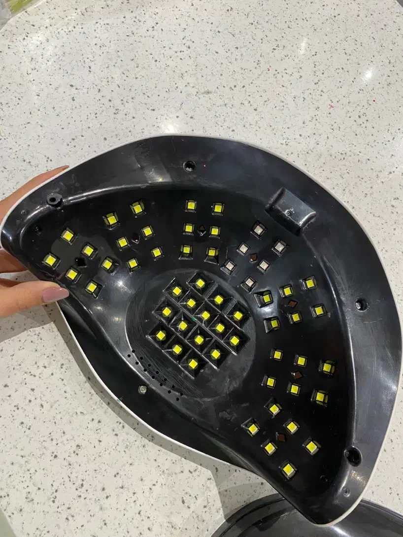 دستگاه یووی ناخن سالم و کم کار کرده|آرایشی، بهداشتی، درمانی|گرمی, |دیوار