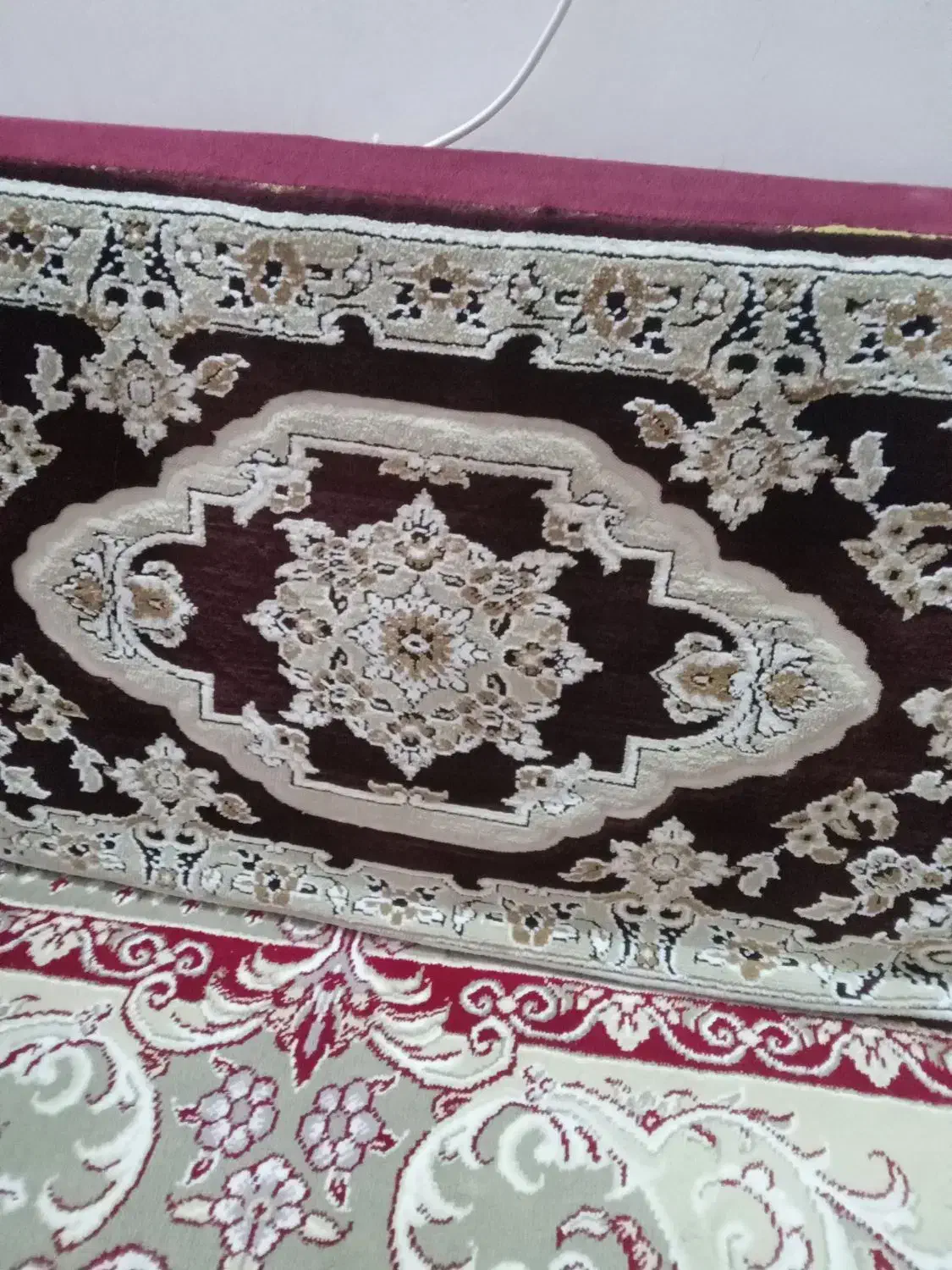 یک جفت پشتی زرشکی|پشتی|قم, آذر (نکویی)|دیوار