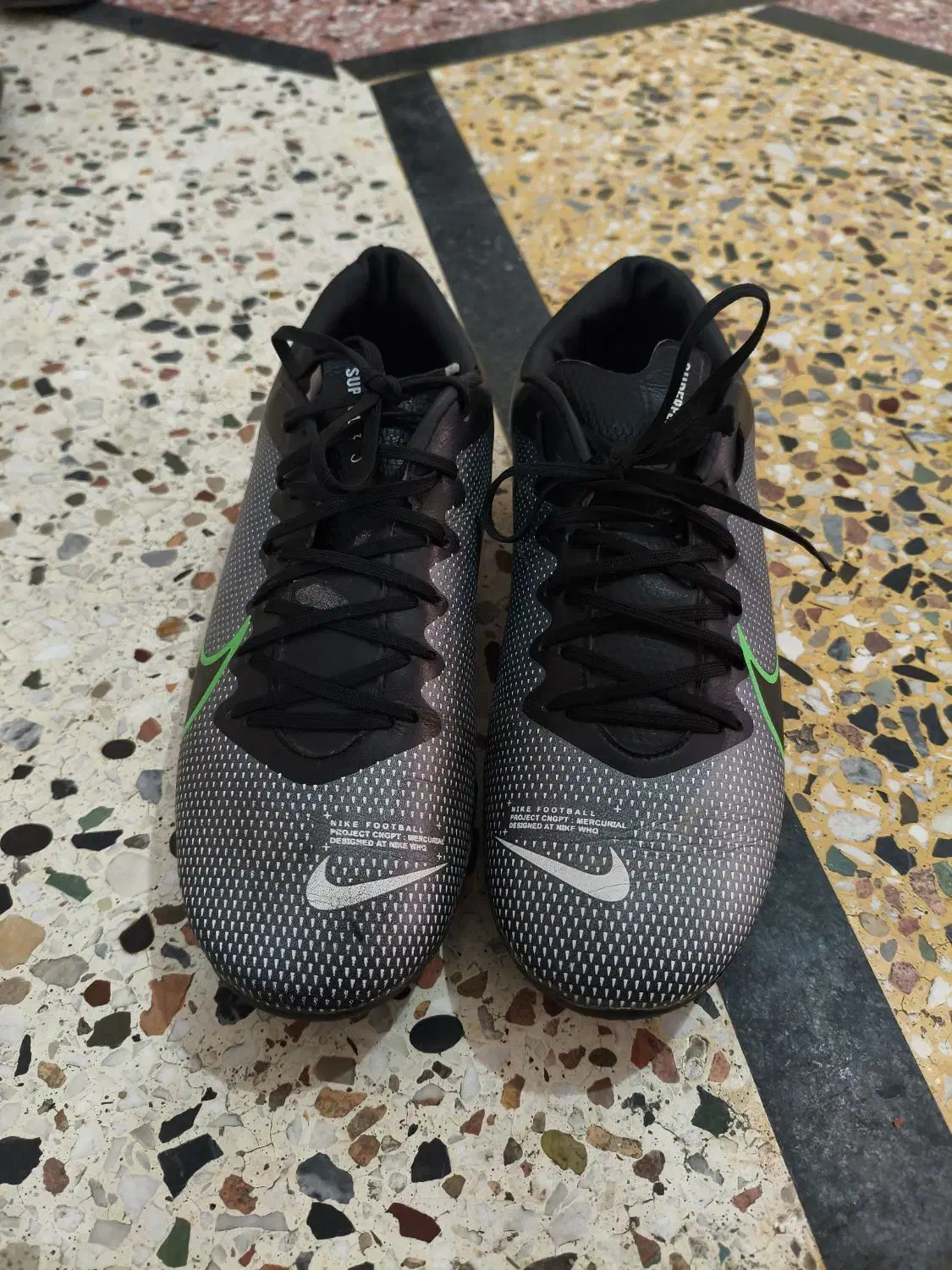 کفش فوتبال نایک شماره ۴۳|تجهیزات ورزشی|دزفول, |دیوار