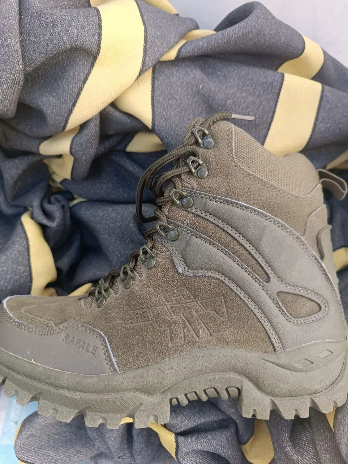 پوتین رافائل|کیف، کفش، کمربند|زنجان, |دیوار