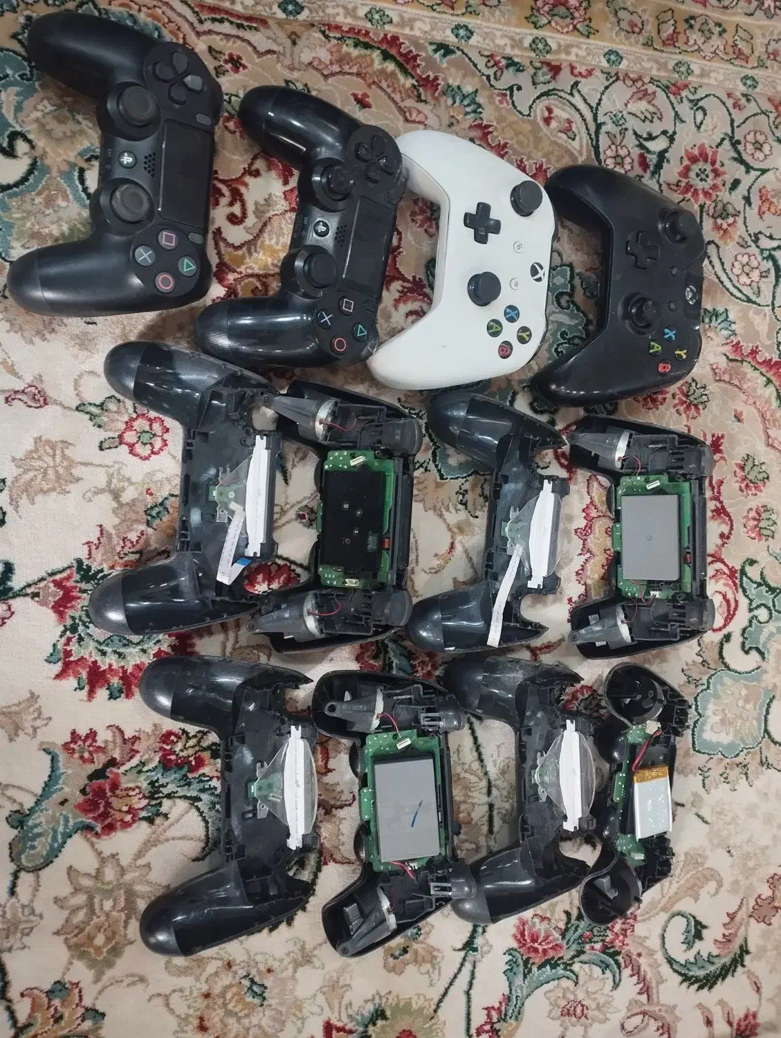 فروش تعدادی دسته پلی فور و ایکس باکس|کنسول، بازی ویدئویی و آنلاین|اصفهان, شهشهان|دیوار