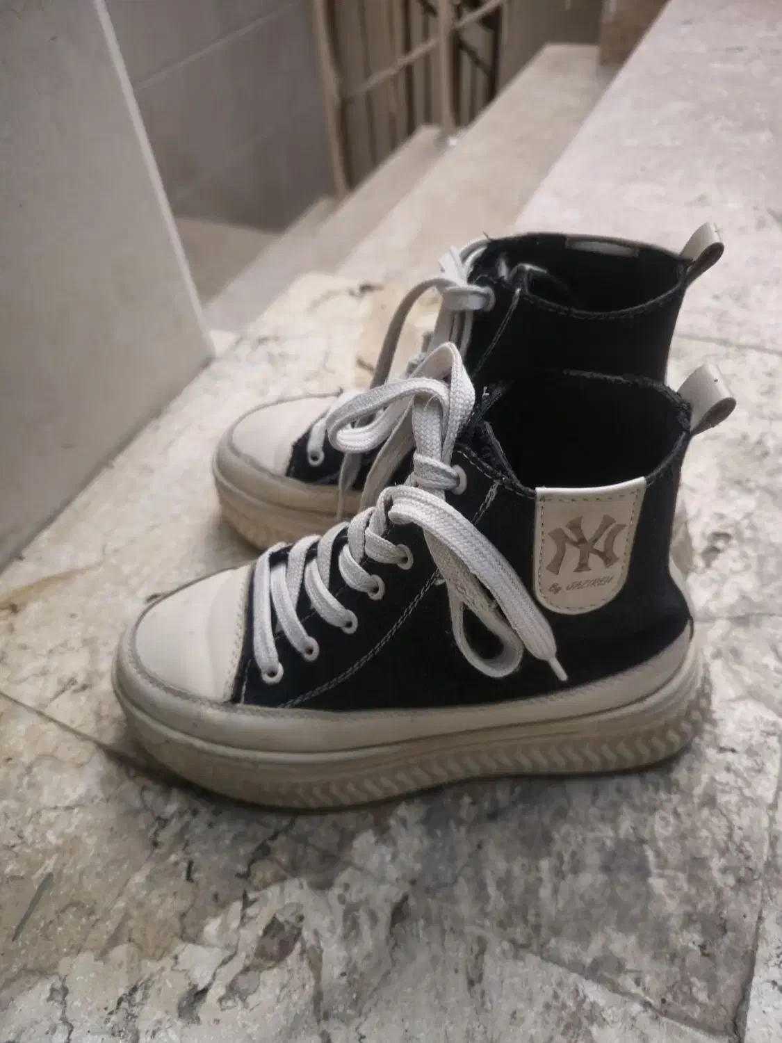 تعدادی کفش|کیف، کفش، کمربند|شاهین‌شهر, فردوسی|دیوار